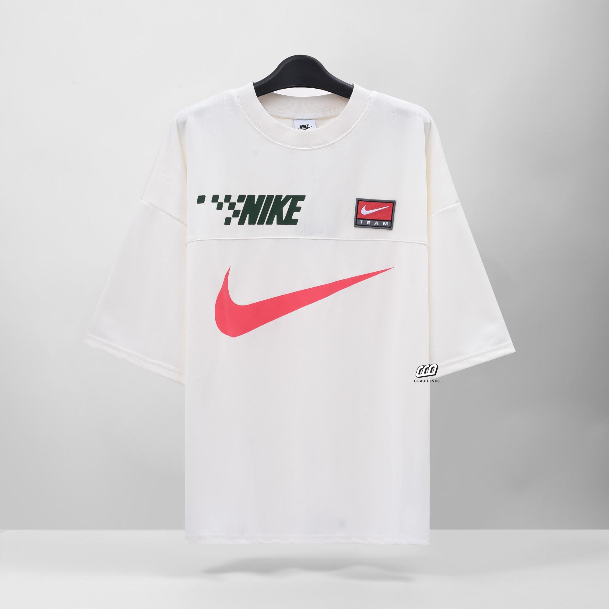 NIKE SPORTWEAR TREND SHOEDOG T-SHIRT - WHITE