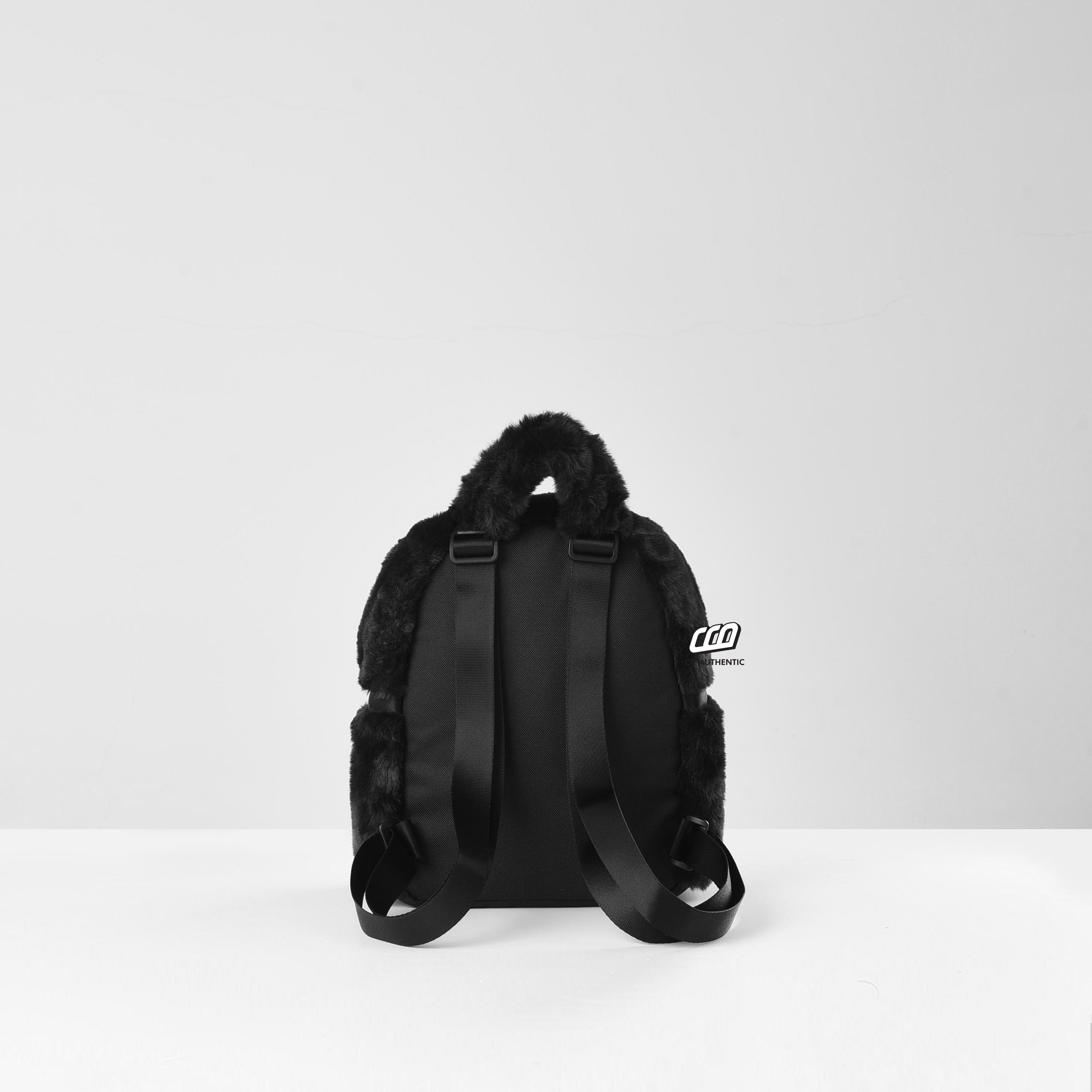 NIKE ESSENTIALS SMALL BAG BACKPACK FLUFFY HOOK - BLACK
