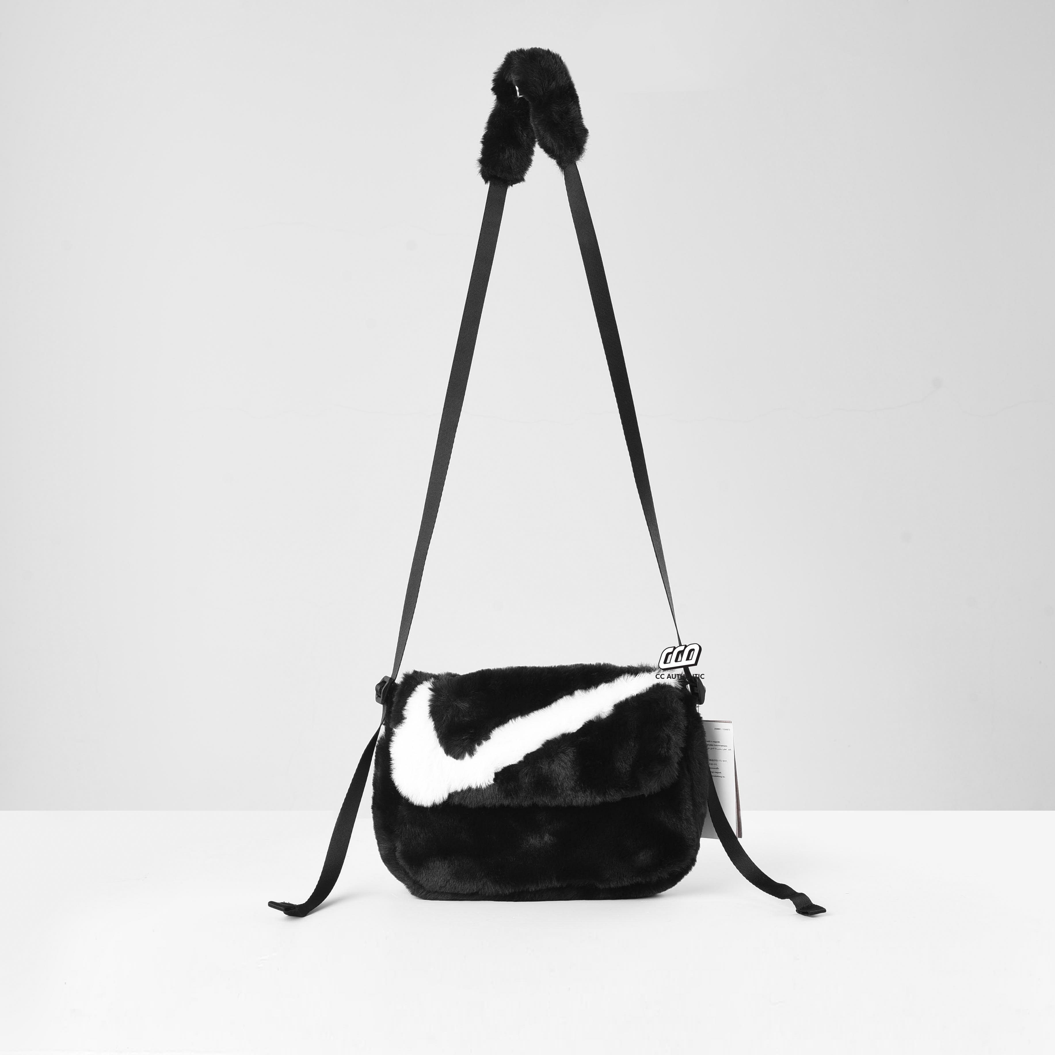 NIKE FAUX FUR CROSS BODY BAG - BLACK