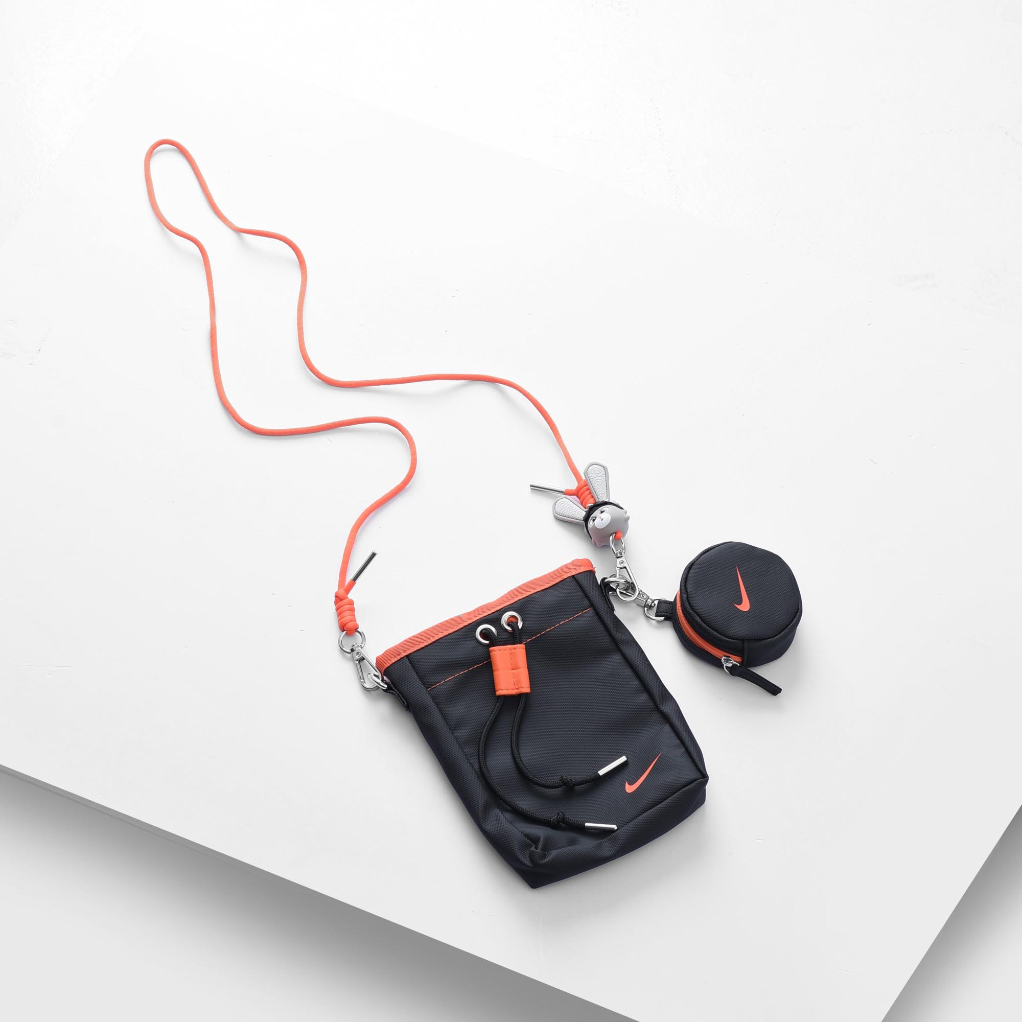 NIKE FOREIGN LIMITED BUNNY BAG - BLACK