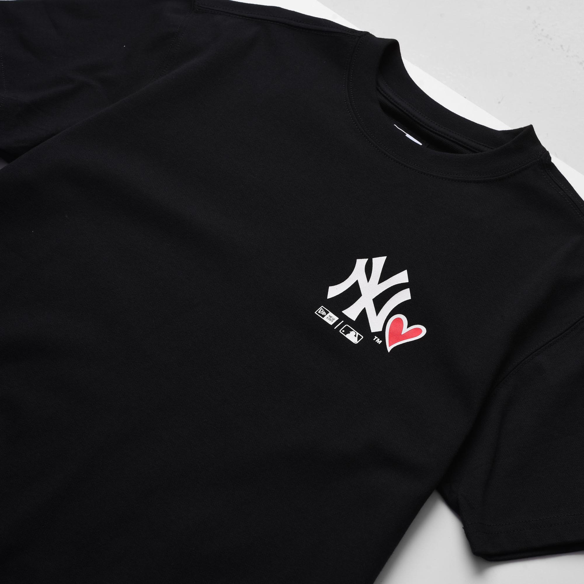 NEW ERA BASIC HEART T-SHIRT - BLACK