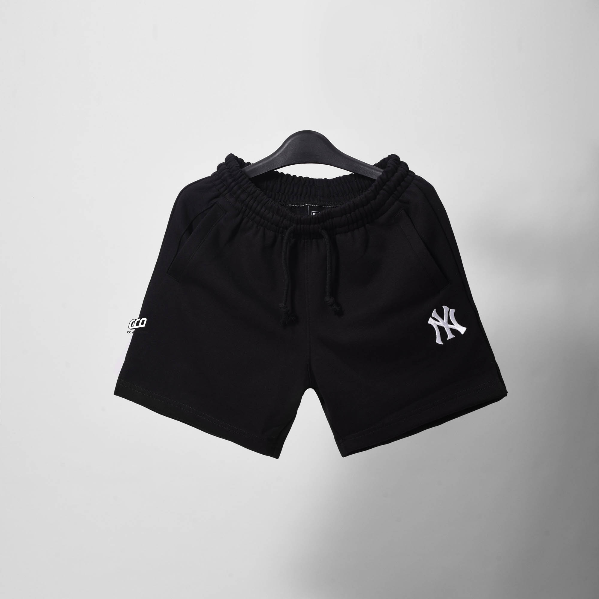 NEW ERA SET UP SHORT - BLACK