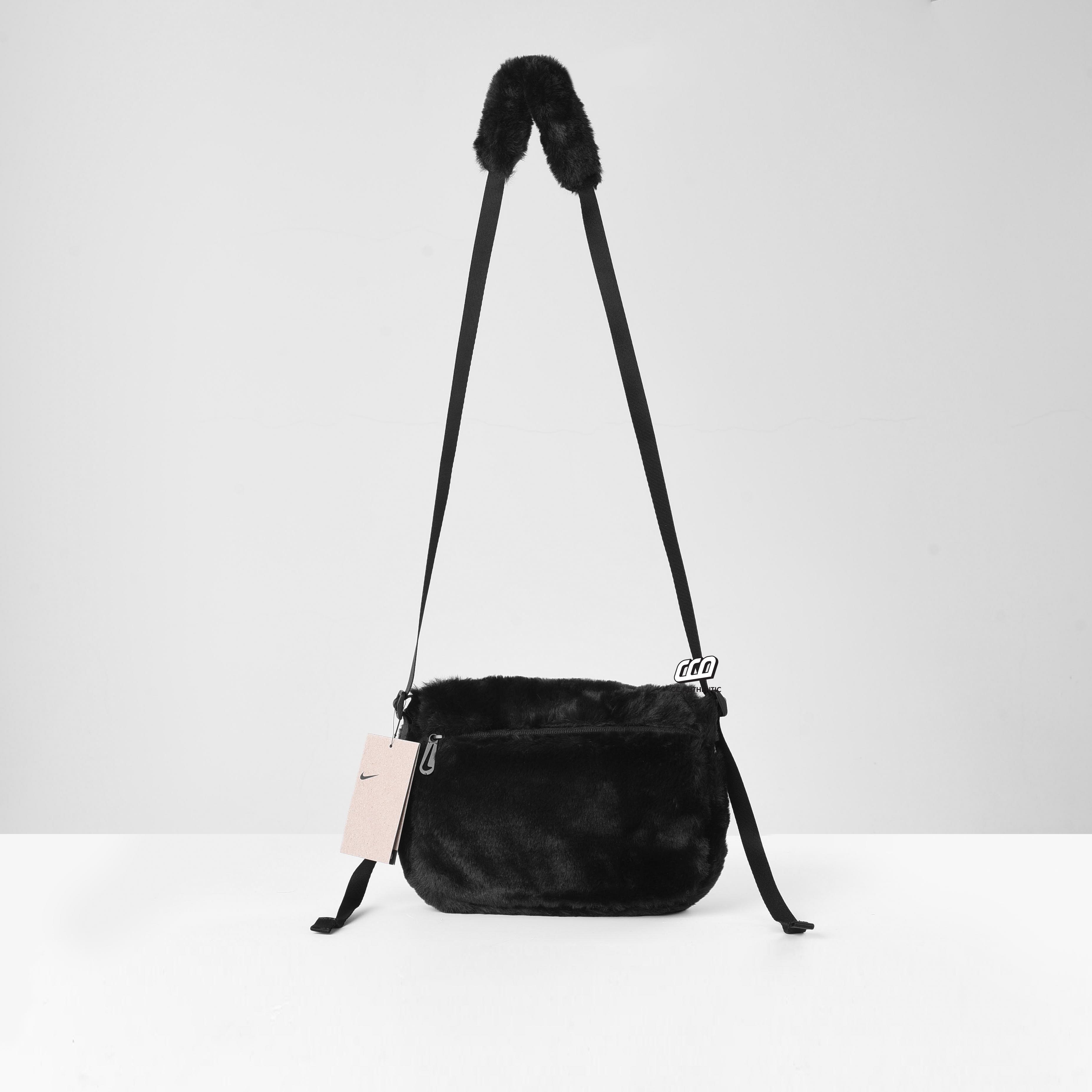 NIKE FAUX FUR CROSS BODY BAG - BLACK