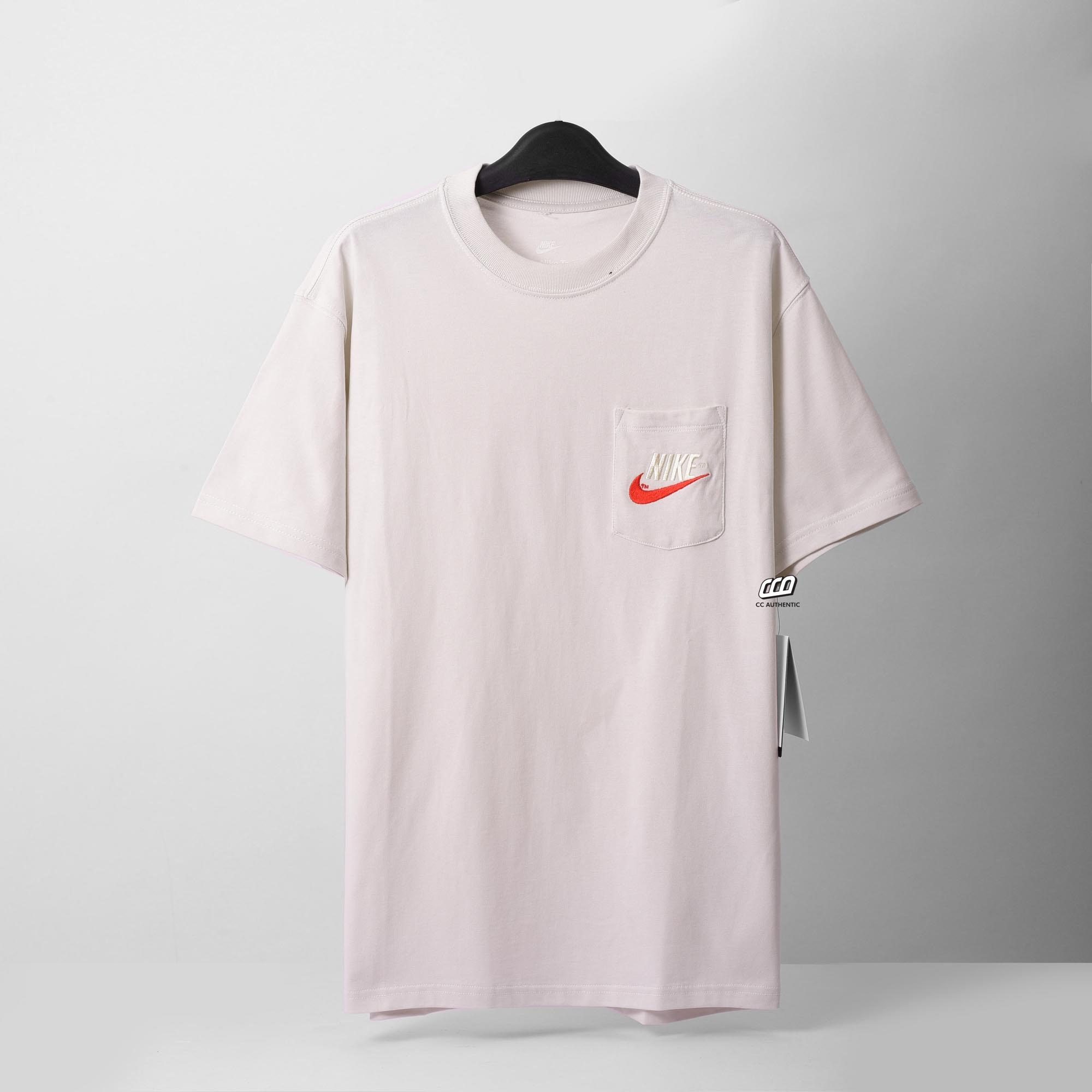 NIKE MAX90 EMBROIDERED LOGO POCKET T-SHIRT - White