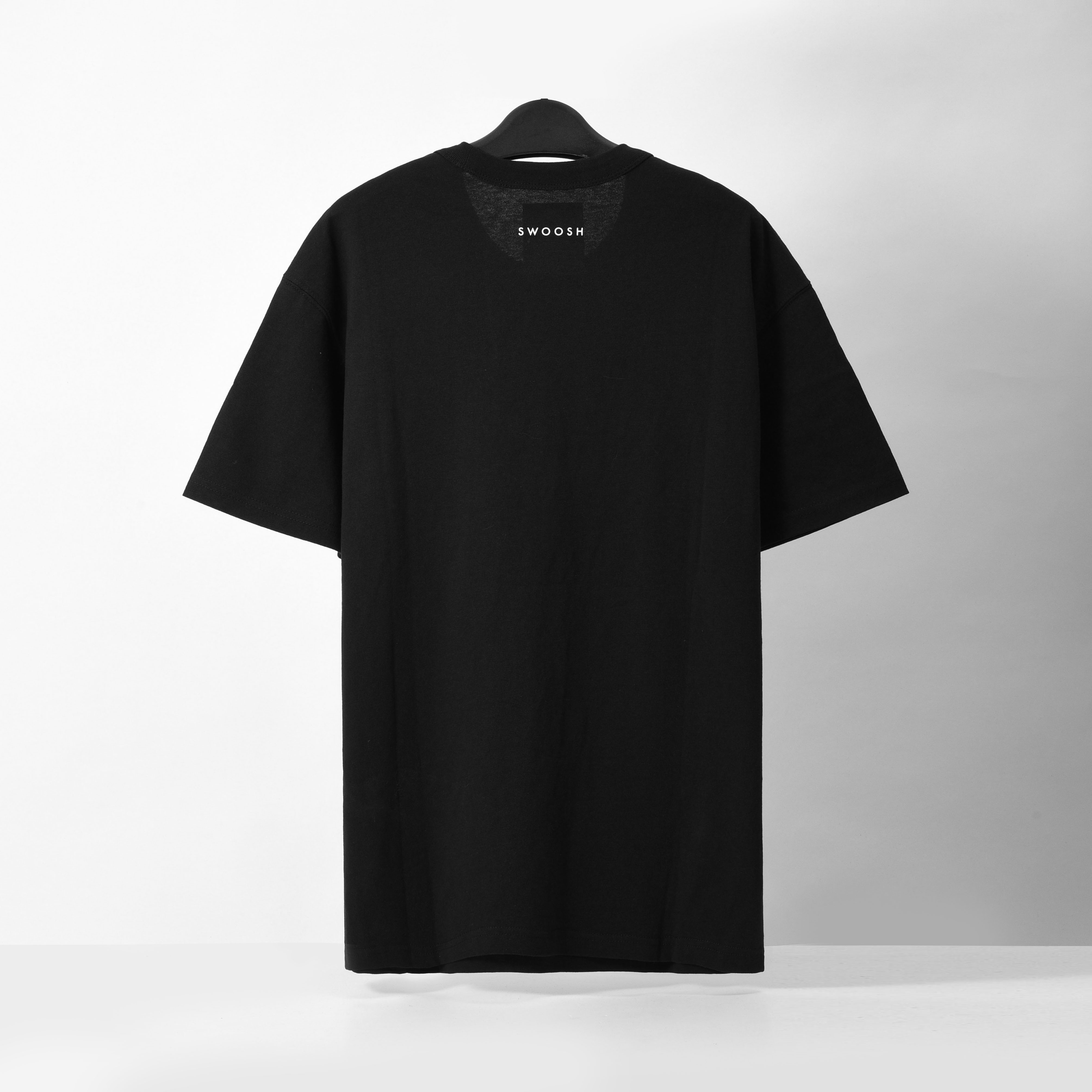 NIKE BIG HOOK POCKET T-SHIRT - BLACK
