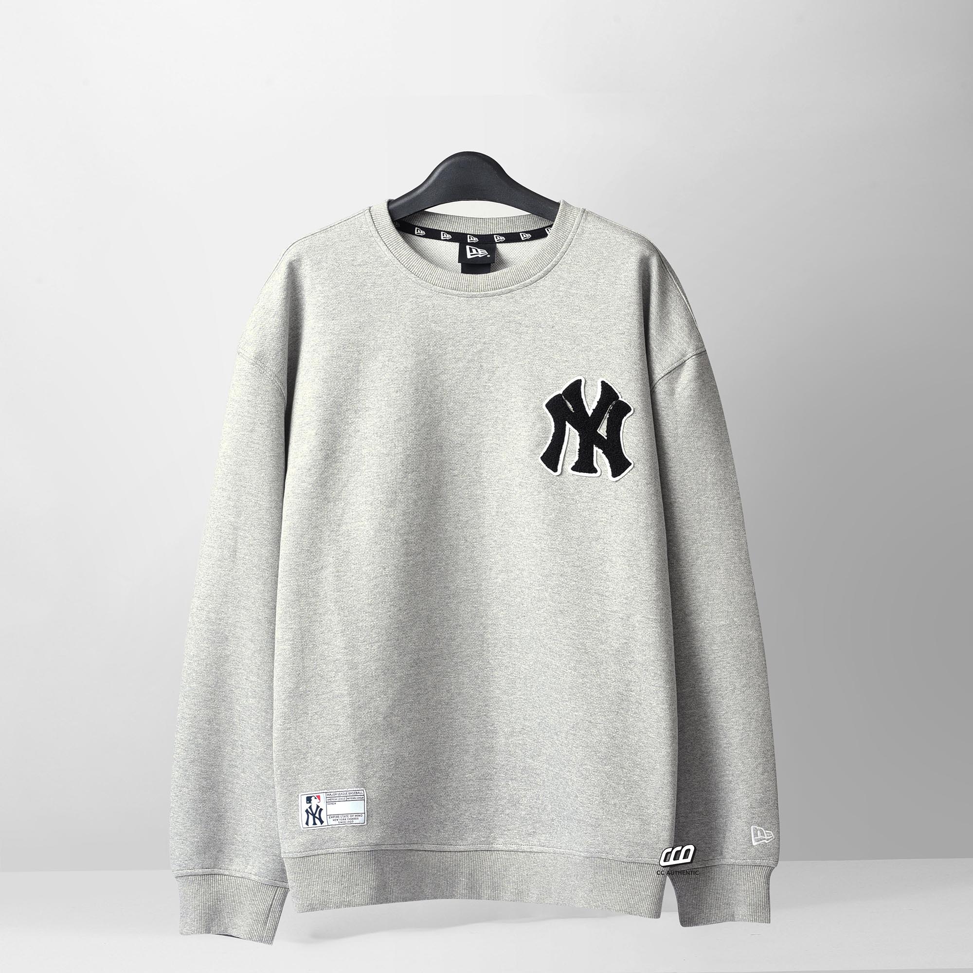 NEW ERA LOGO PATCH SWEATER - GREY