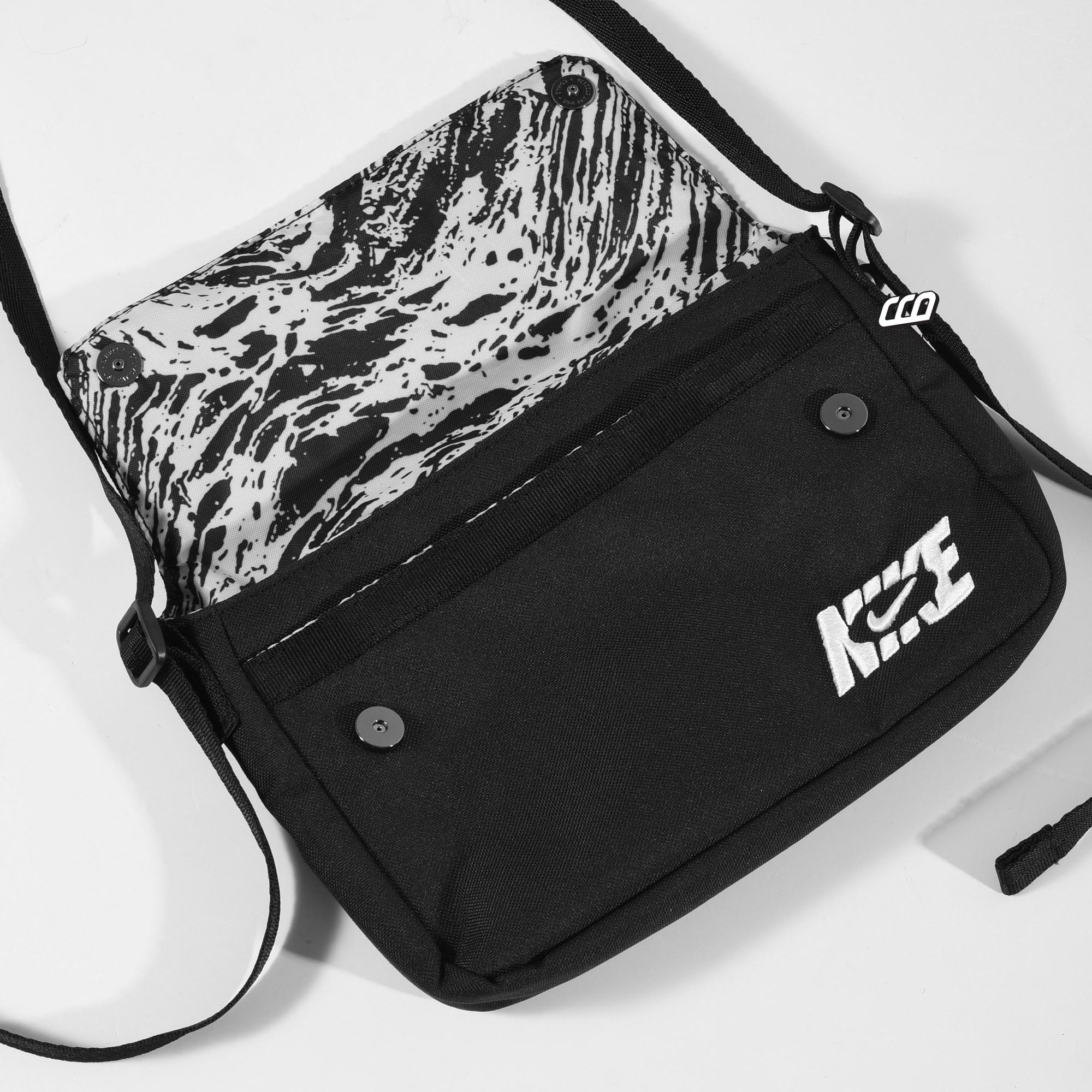 NIKE SPORTSWEAR FUTURA 365 CROSSBAG - BLACK