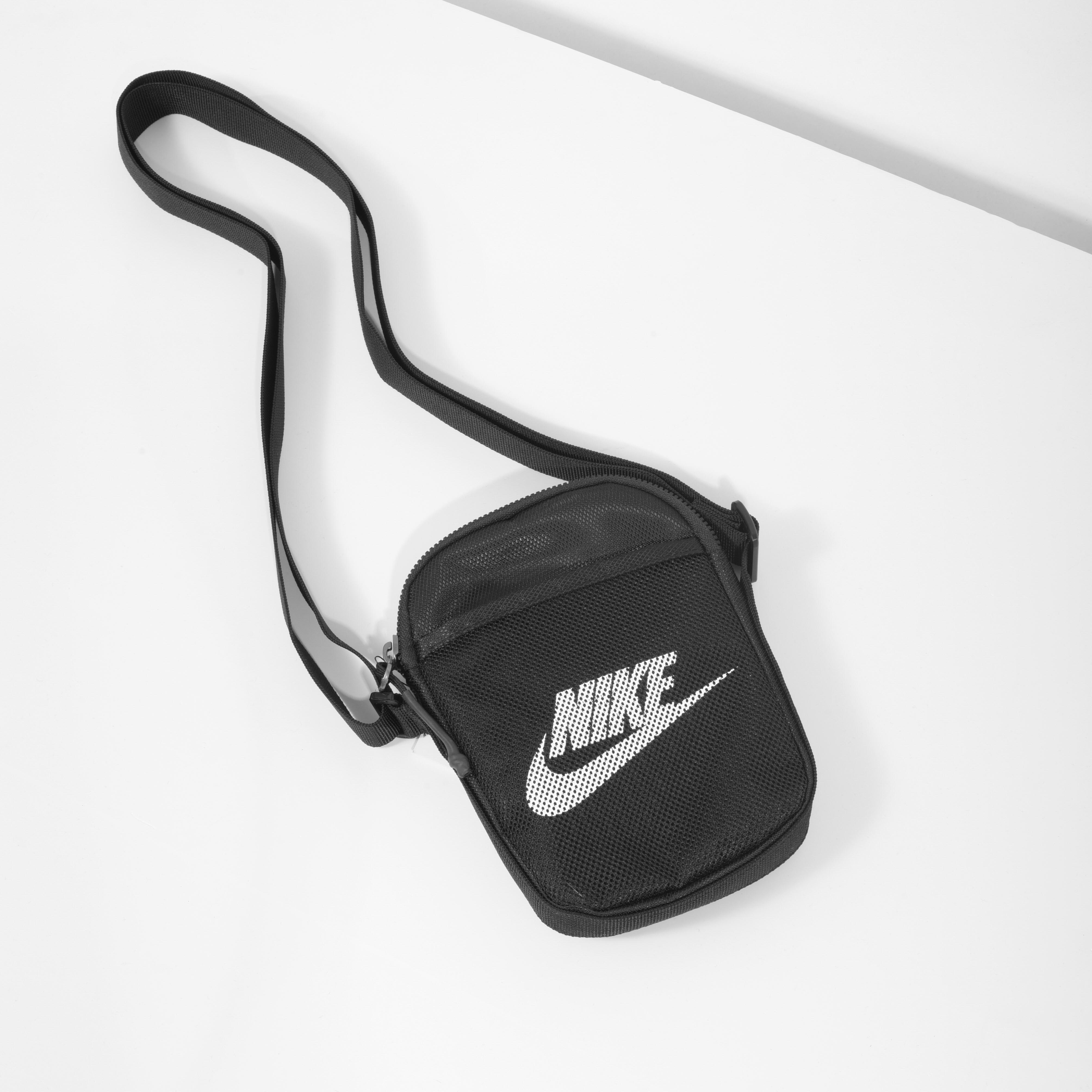 NIKE HERITAGE CROSSBODY FLIGHT BAG - Black