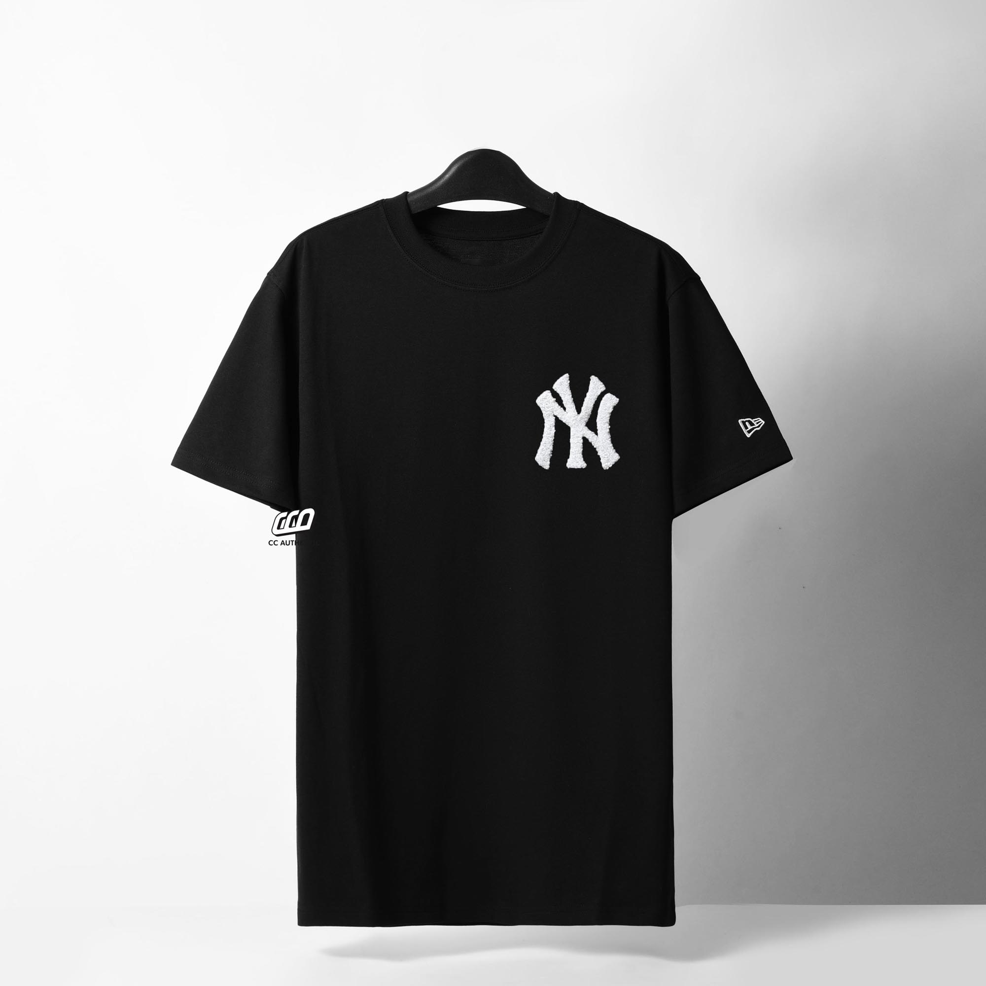 NEW ERA MONO GRADIENT LOGO T-SHIRT - BLACK