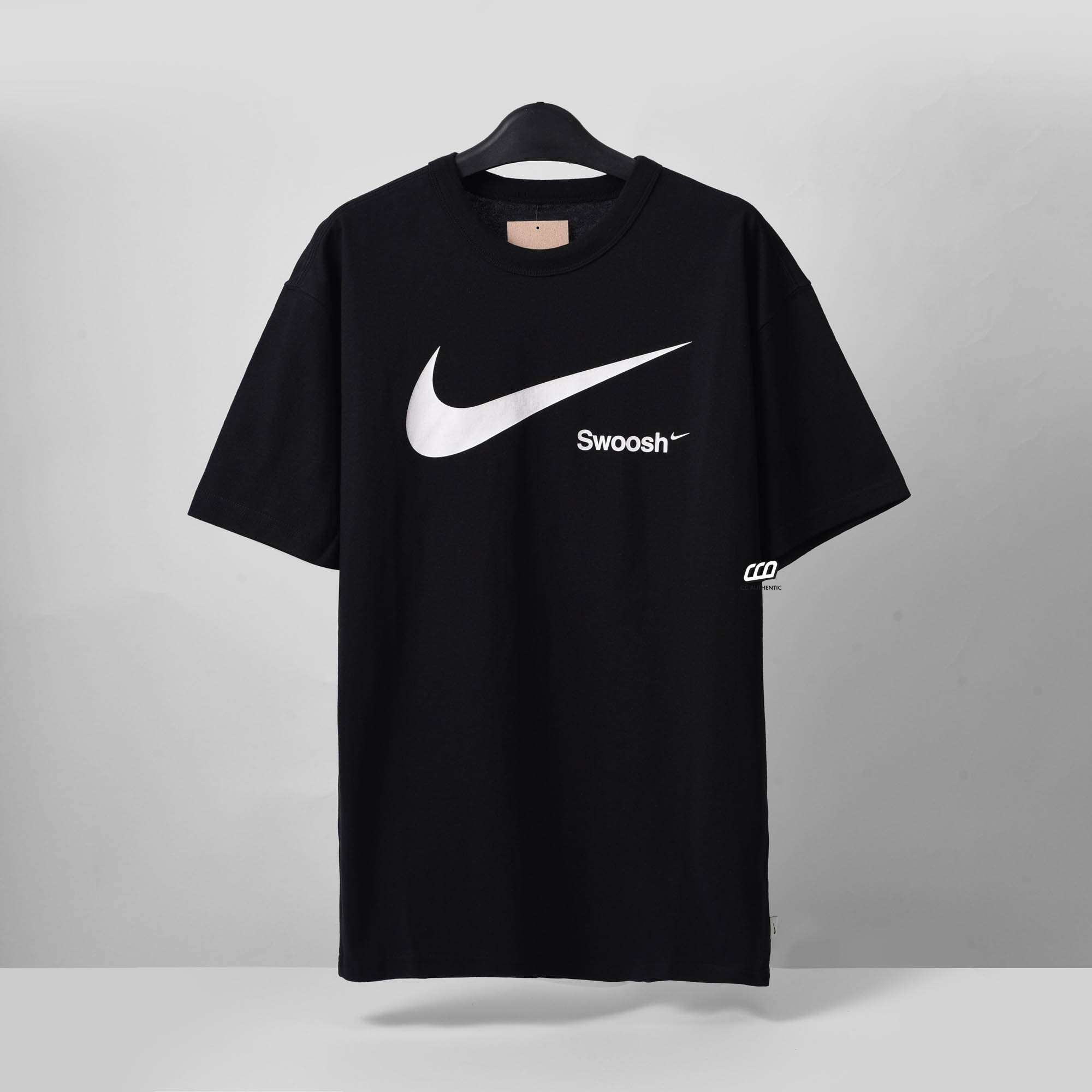 NIKE PREMIUM ESSENTIAL BIG SWOOSH T-SHIRT - BLACK