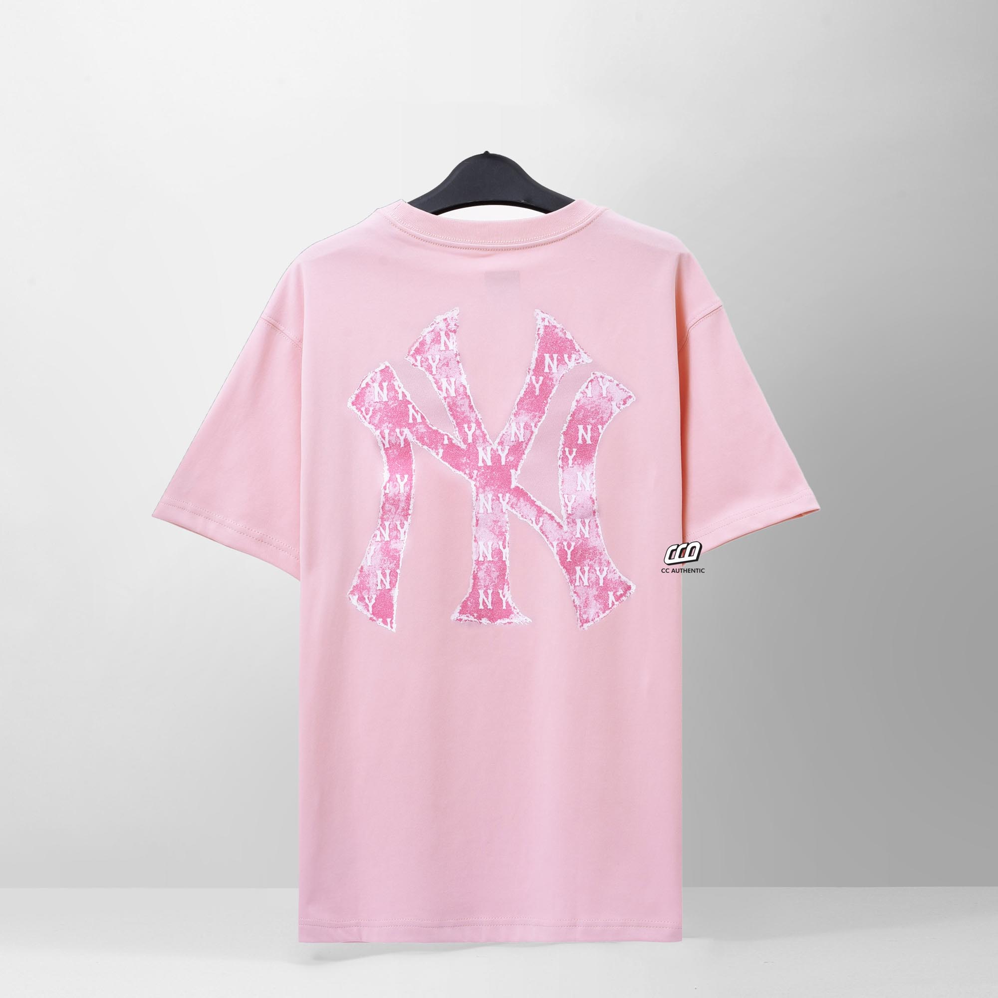 NEW ERA CLASSIC MONOGRAM T-SHIRT - PINK