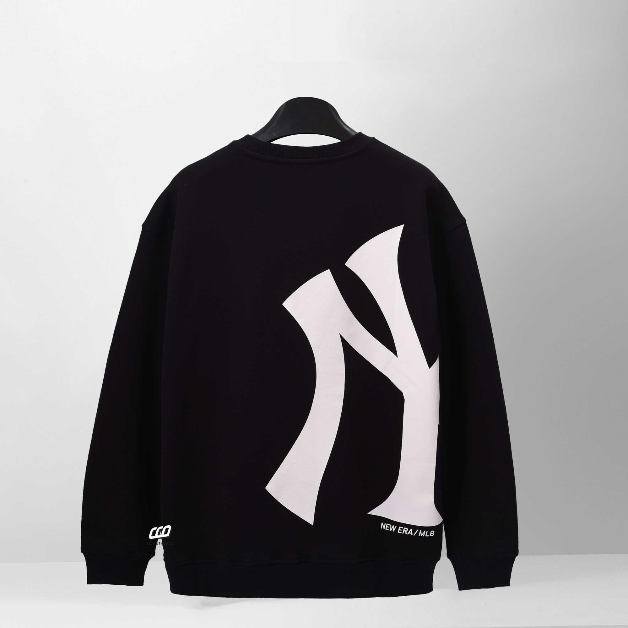 NEW ERA LOGO PATCH SWEATER - BLACK