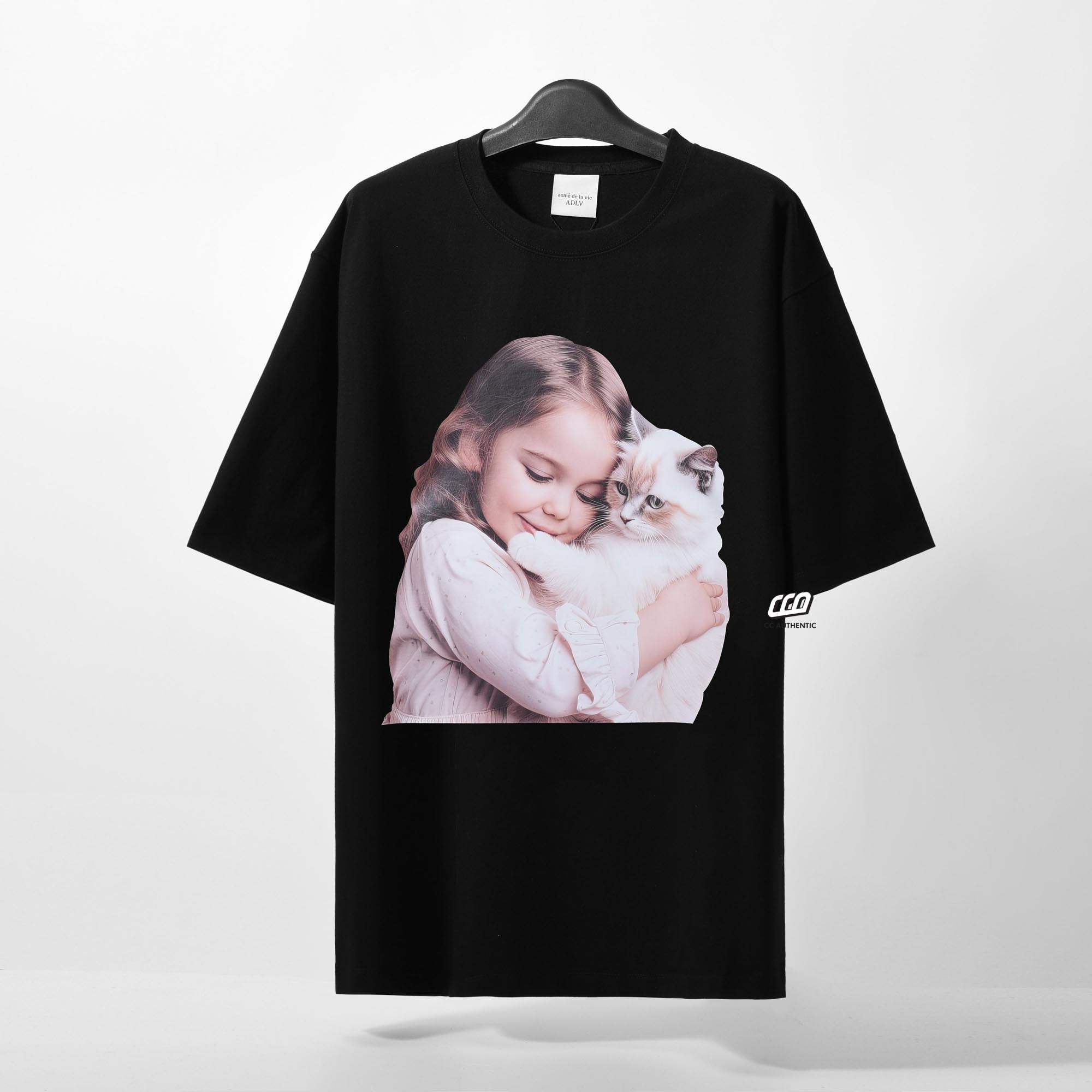 ADLV CAT HUG GIRL T-SHIRT - BLACK