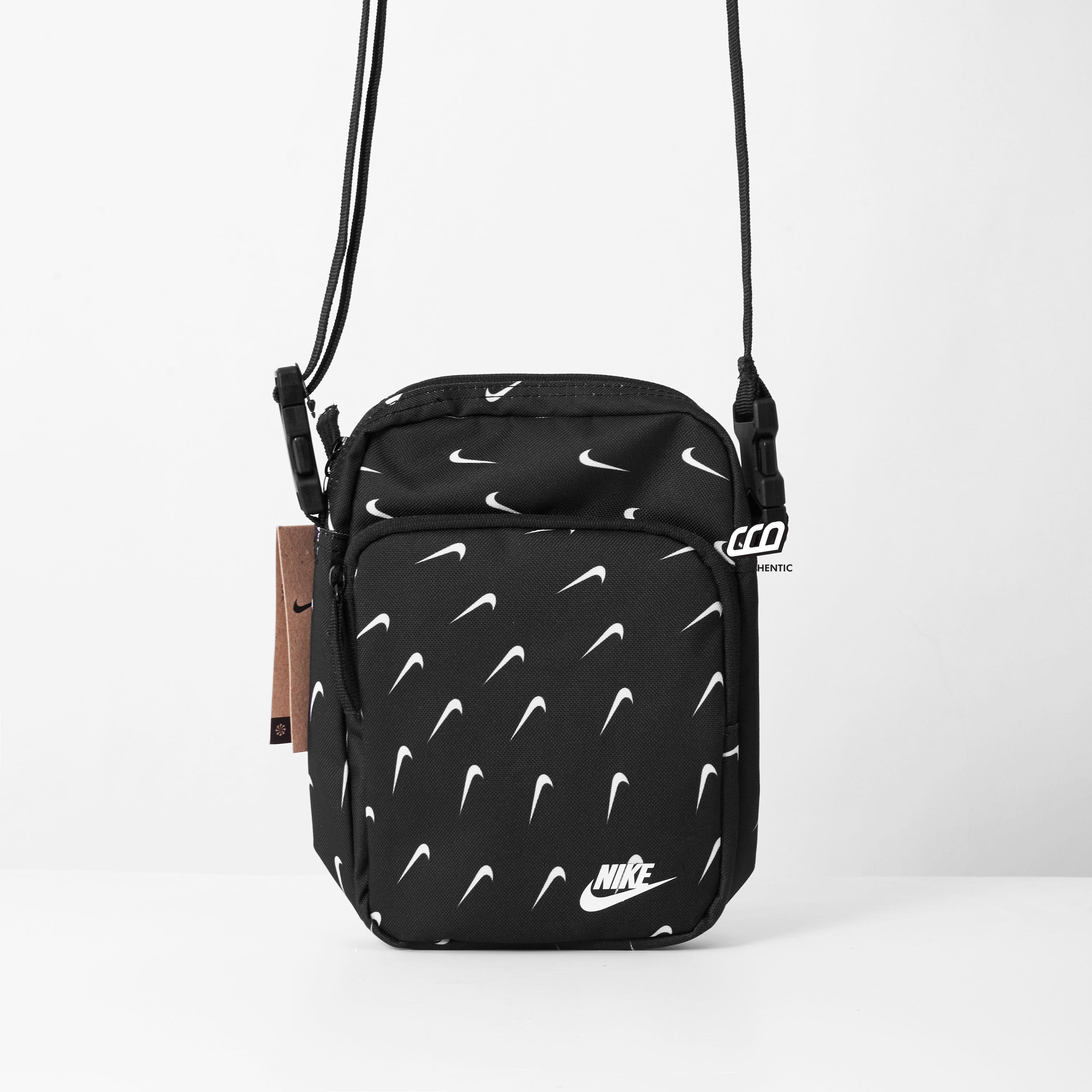 NIKE HERITAGE ALLOVER LOGO CROSSBODY BAG - BLACK