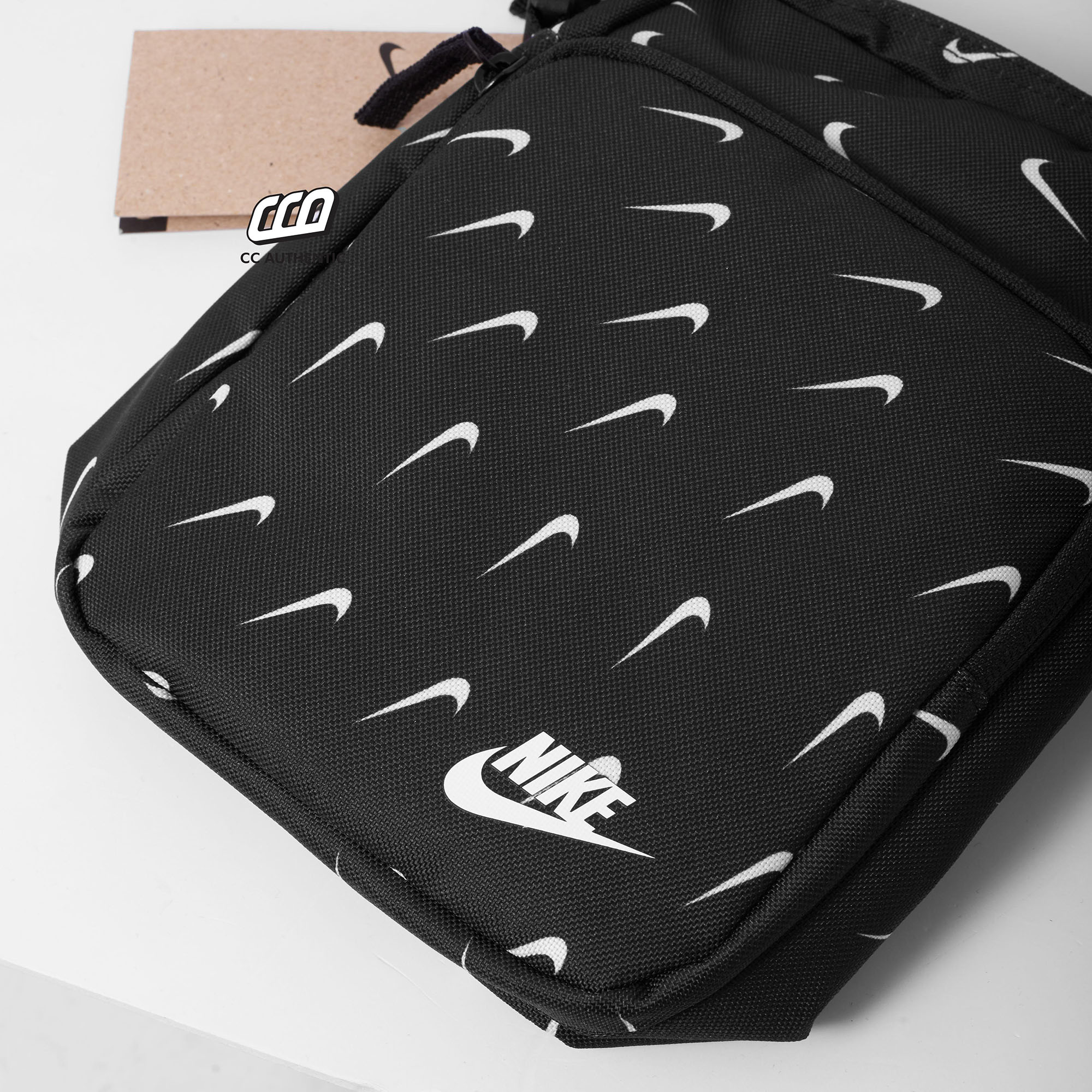 NIKE HERITAGE ALLOVER LOGO CROSSBODY BAG - BLACK