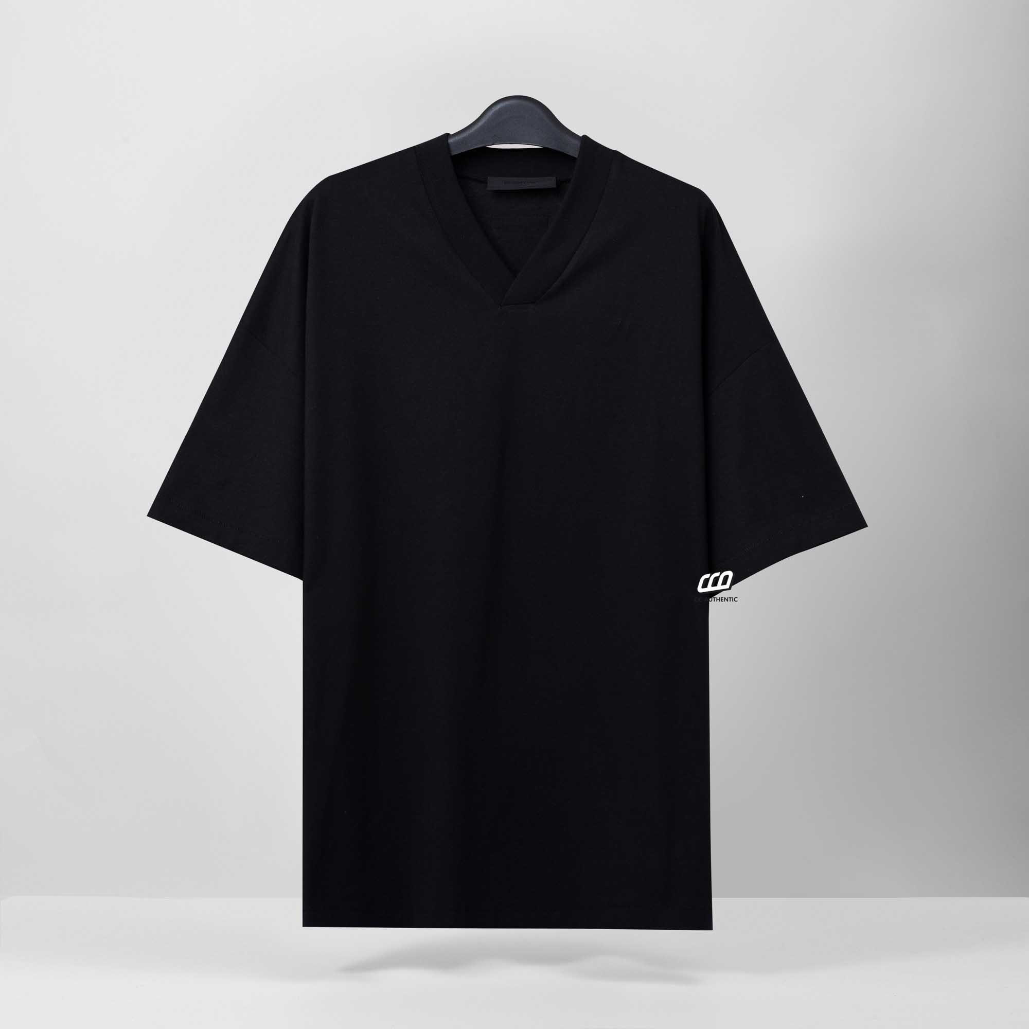 FOG ESSENTIALS V-NECK T-SHIRT - JET BLACK