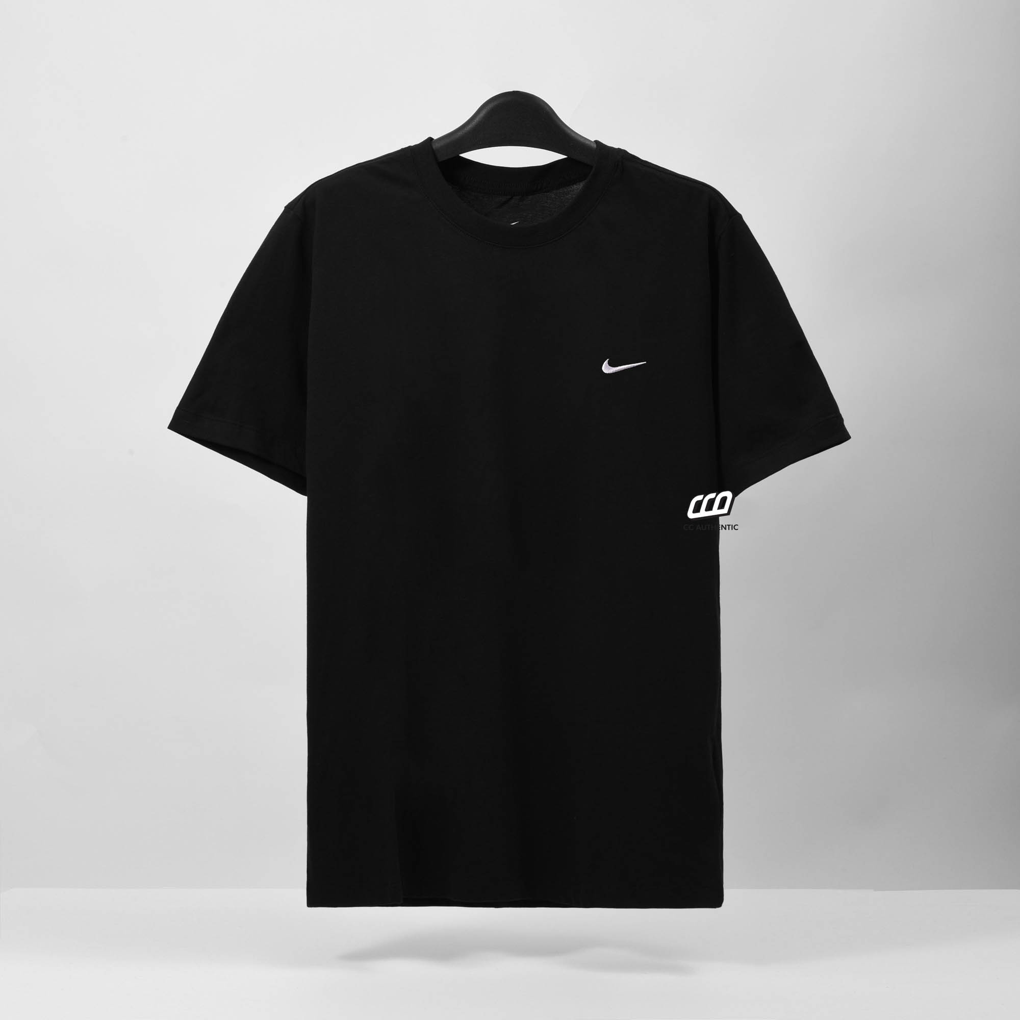 NIKE MINI SWOOSH T-SHIRT - BLACK