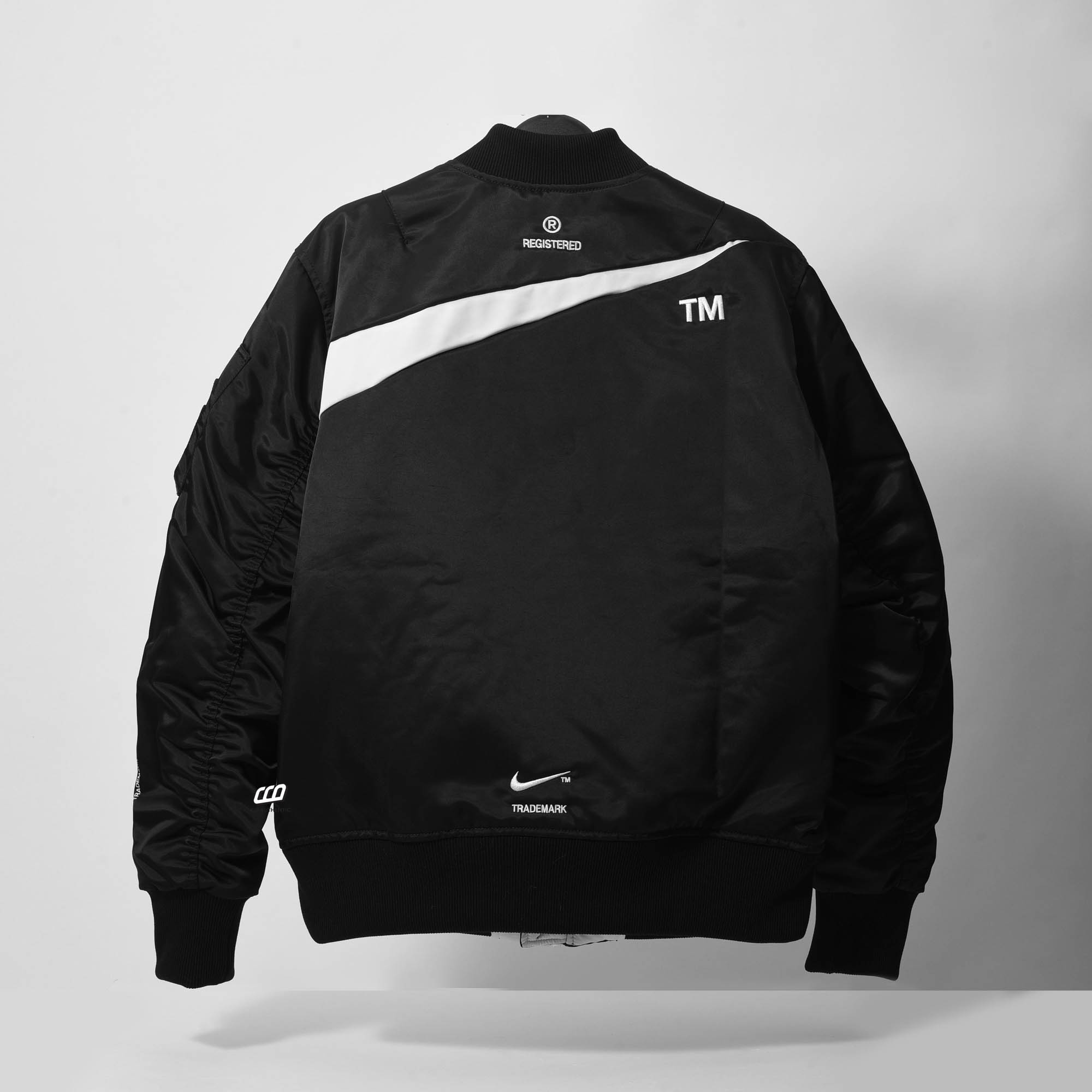 NIKE BIG SWOOSH THERMA-FIT BOMBER JACKET - BLACK