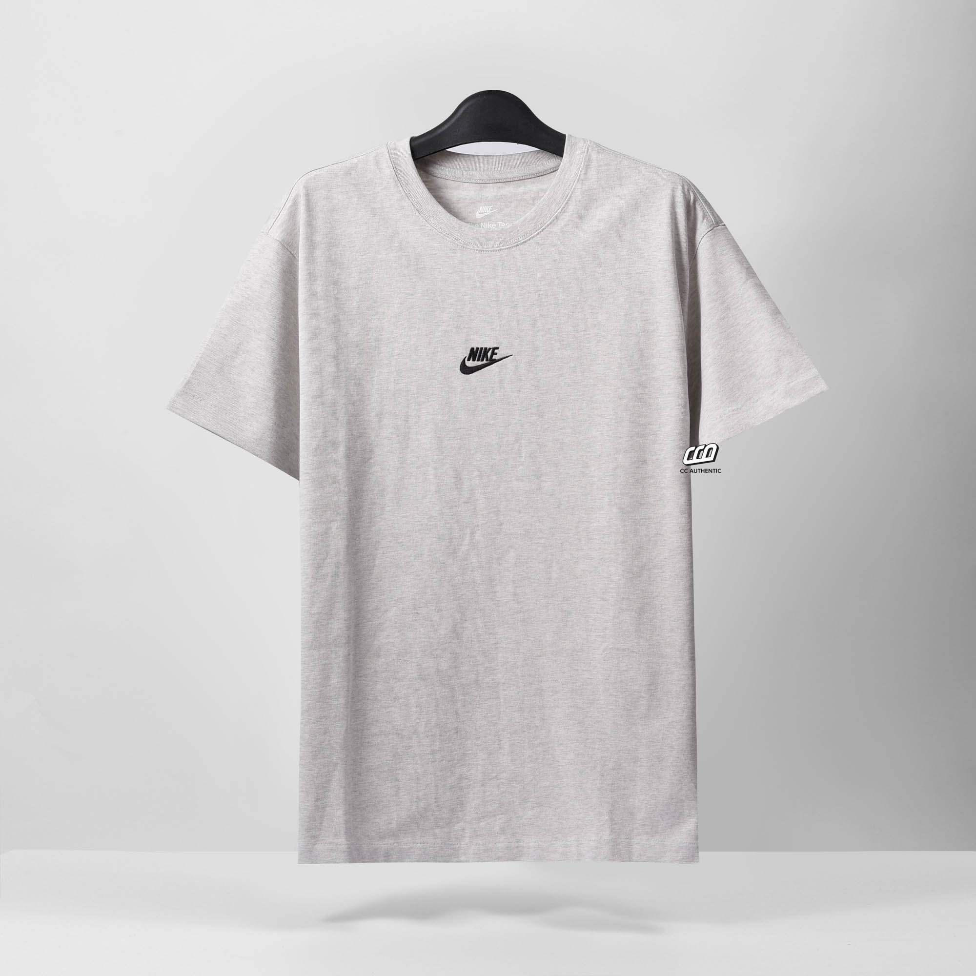 NIKE PREMIUM ESSENTIALS EMBROIDERED BASIC LOGO T-SHIRT - STONE GREY