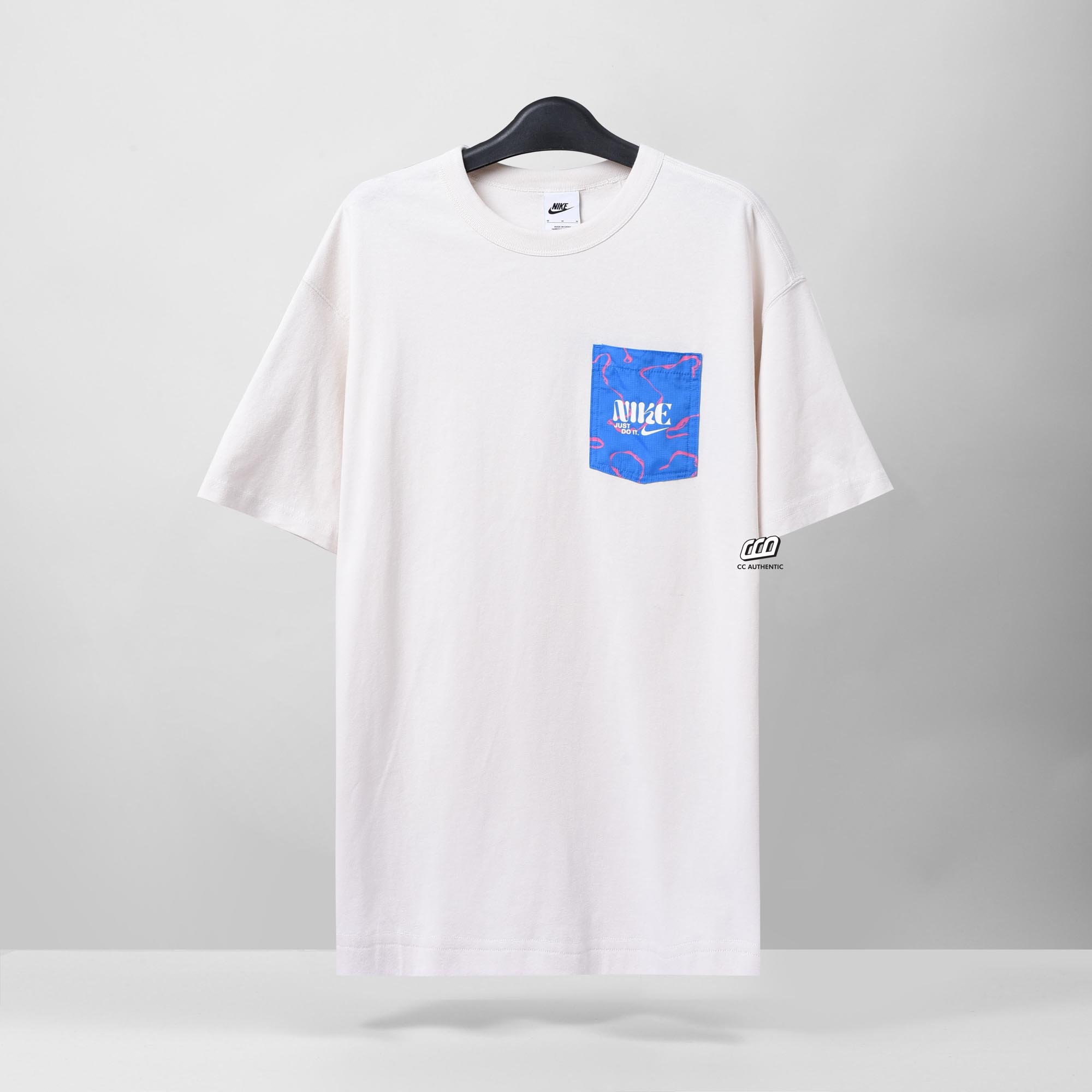 NIKE PREMIUM JUST DO IT CHEST POCKET T-SHIRT - BEIGE