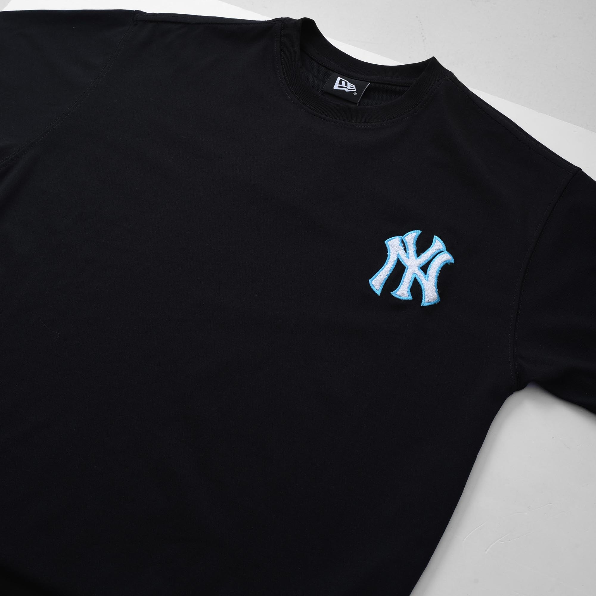 NEW ERA PATCH NEW YORK T-SHIRT - BLACK