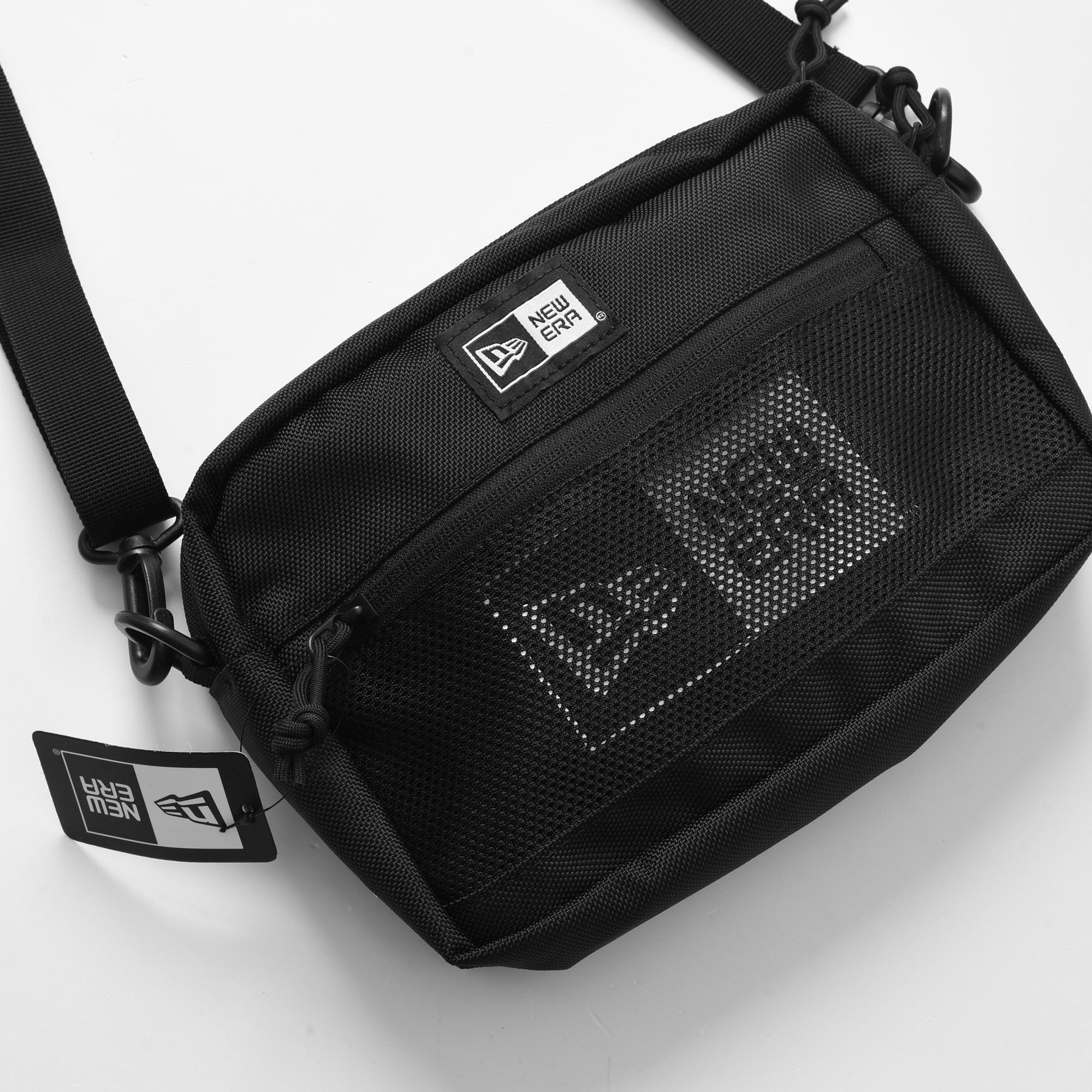 NEW ERA BIG LOGO SHOULDER BAG - BLACK