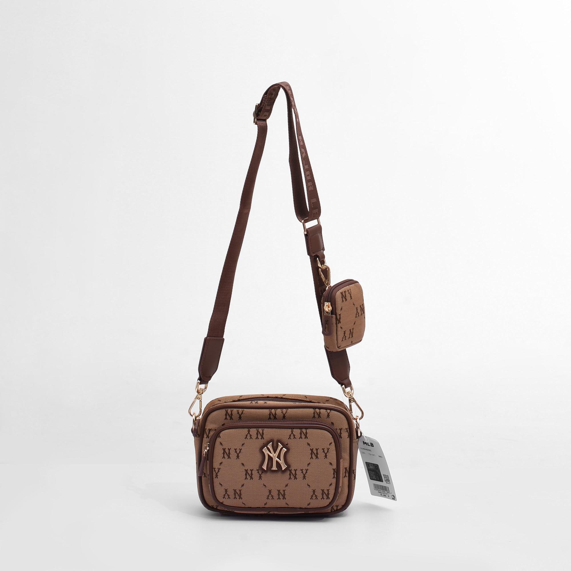 MLB MONOGRAM JACQUARD NY YANKEES CROSS BAG - BROWN