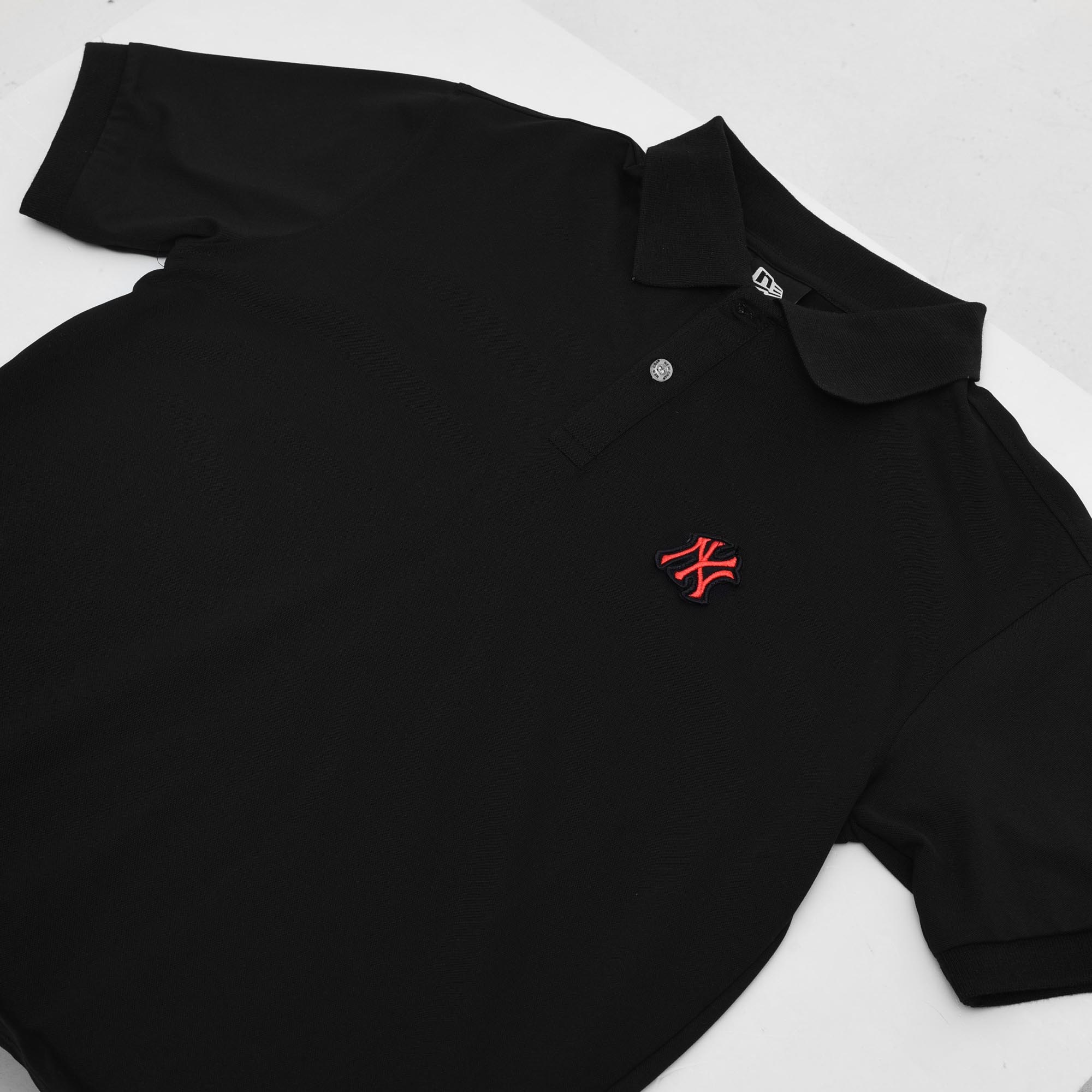 NEW ERA NY EMBROI LOGO POLO SHIRT - BLACK