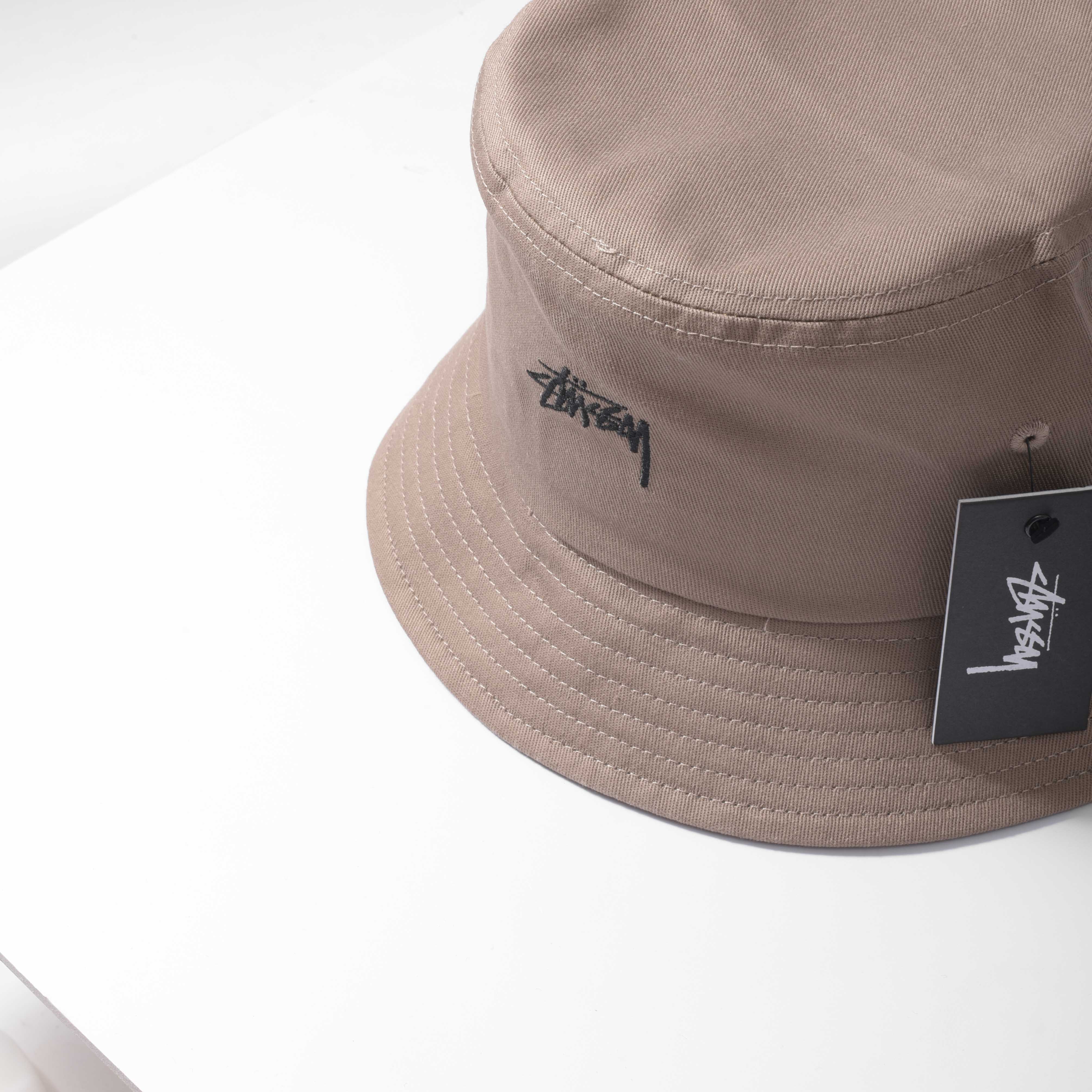 STUSSY STOCK BUCKET HAT - TAUPE