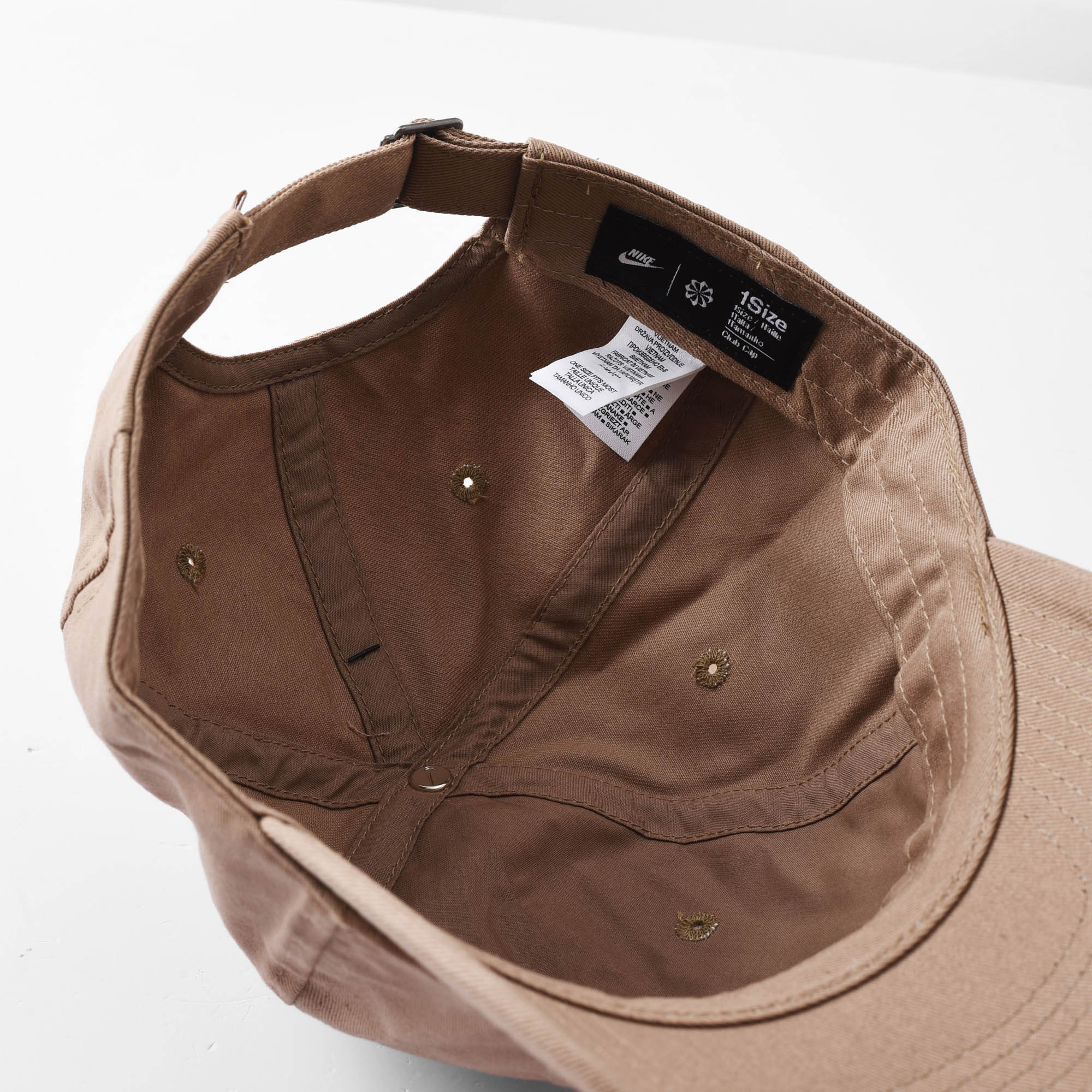 NIKE LINE SWOOSH CAP - SAND