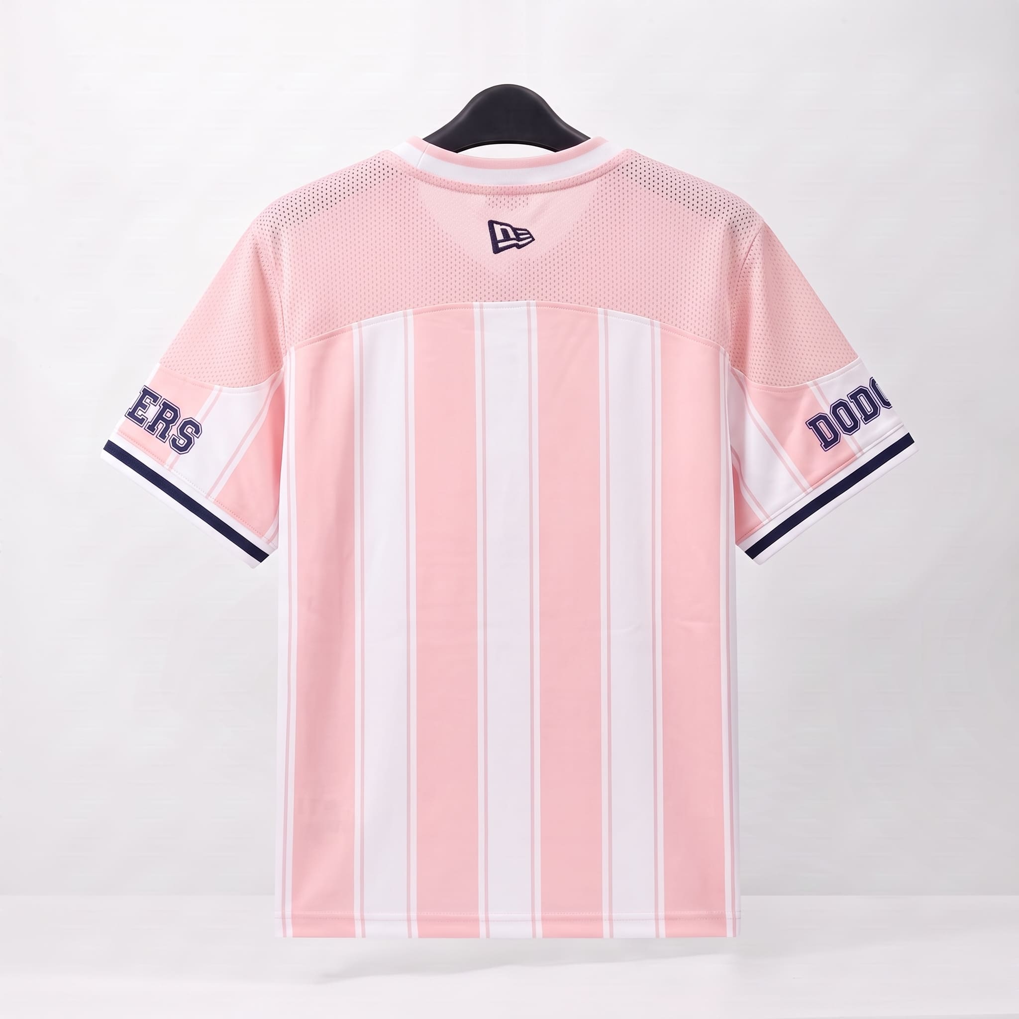 NEW ERA HELLO KITTY BASKETBALL T-SHIRT - PINK