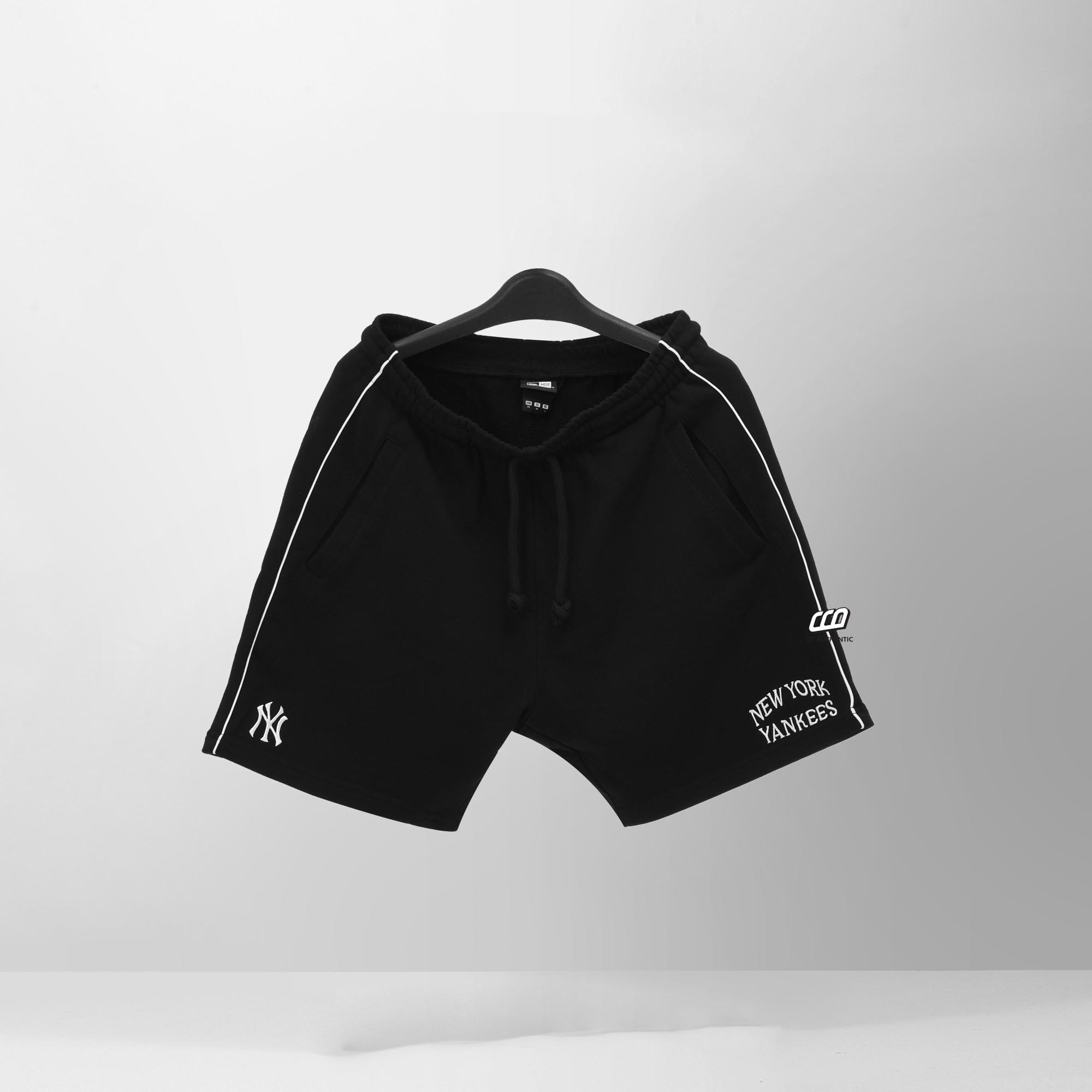 NEW ERA NEYYAN LOGO SHORT - BLACK