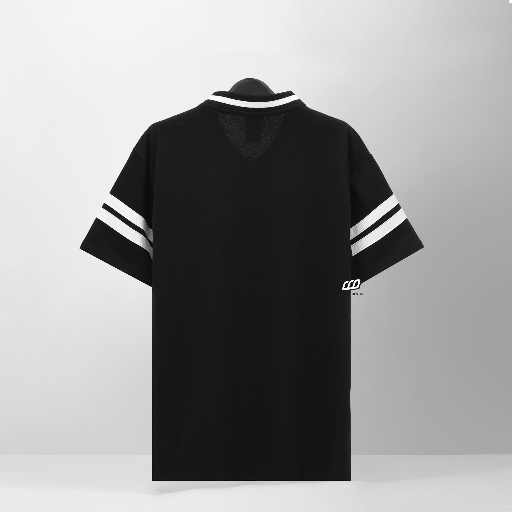 NEW ERA VARSITY SOCCER VNECK SHIRT - BLACK