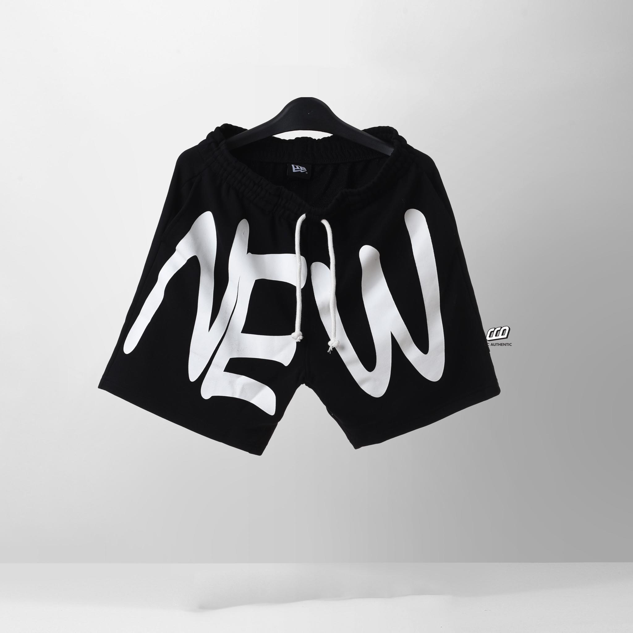NEW ERA NEW YORK BIG LOGO SHORT - BLACK