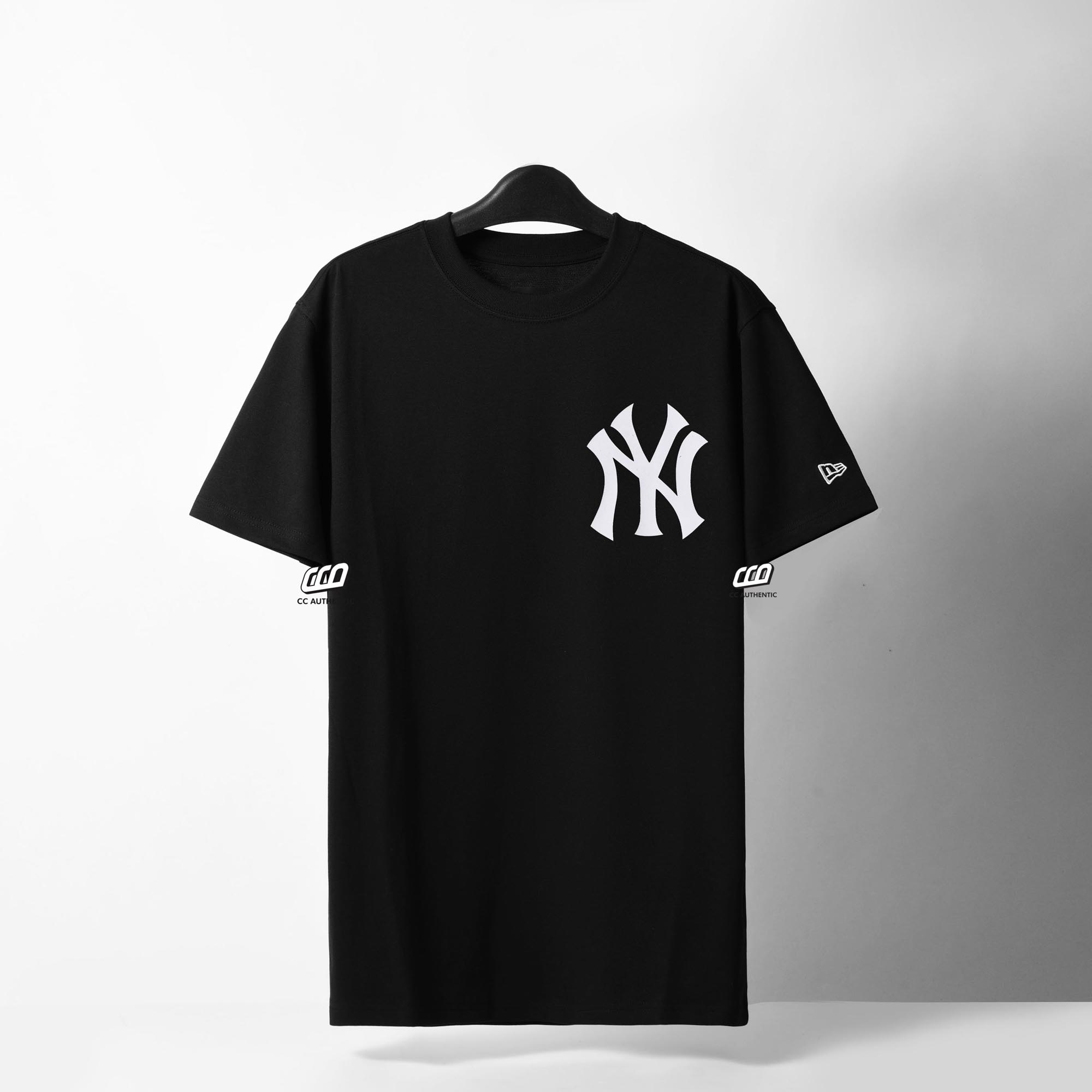 NEW ERA YANKEES IN BACK T-SHIRT - BLACK