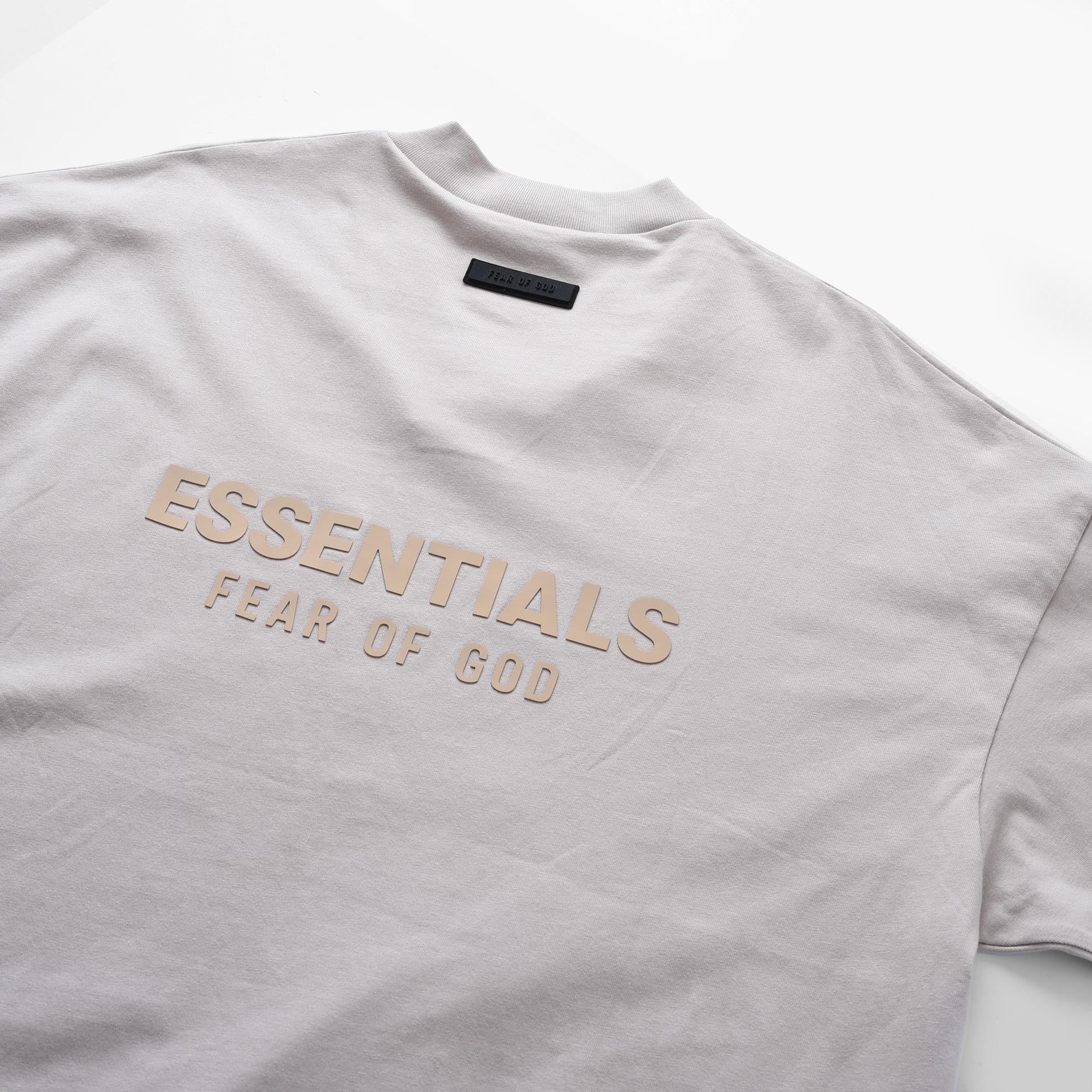 FOG ESSENTIALS V-NECK T-SHIRT - SILVER CLOUD