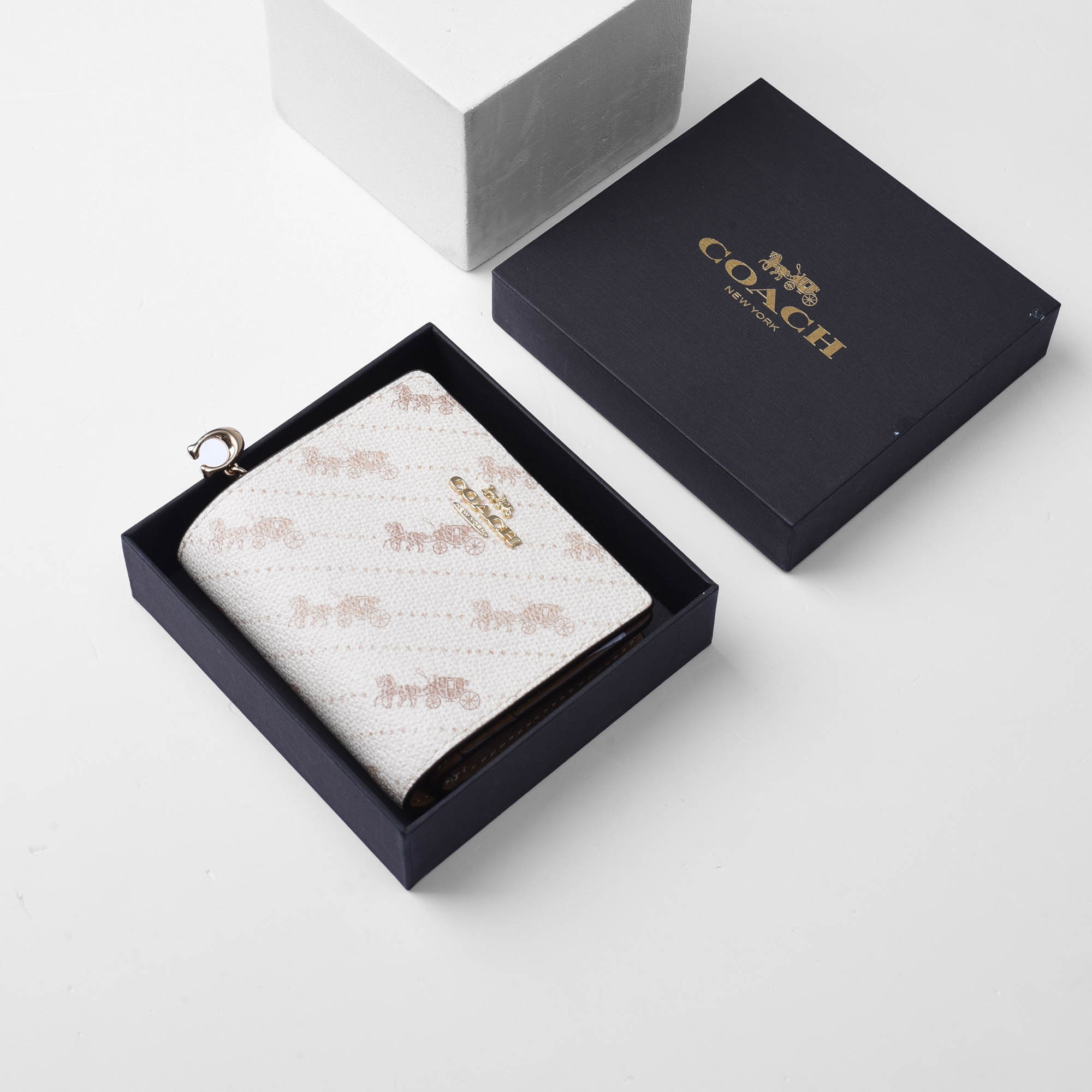 COACH HORSE SNAP ZIP WALLET - WHITE