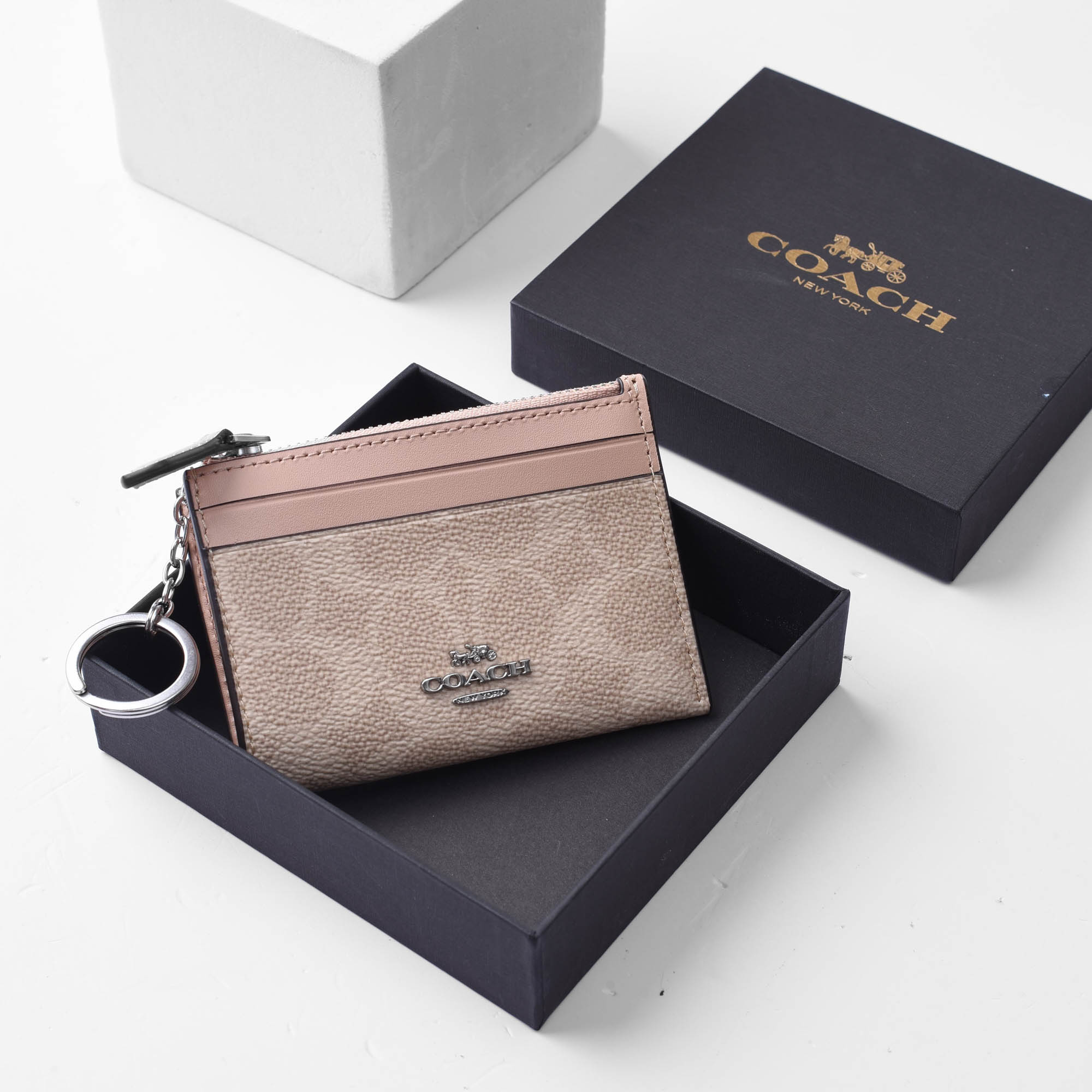 COACH SIGNATURE CANVAS SKINNY ZIP ID CARD - SAND