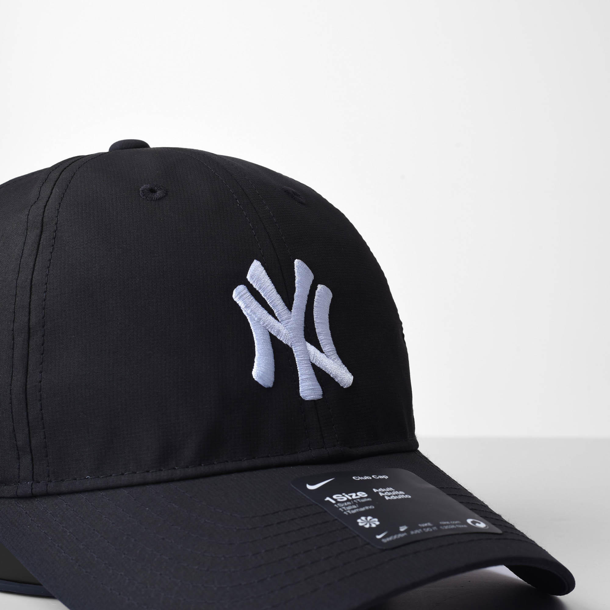 NIKE x MLB WHITE NY CAP
