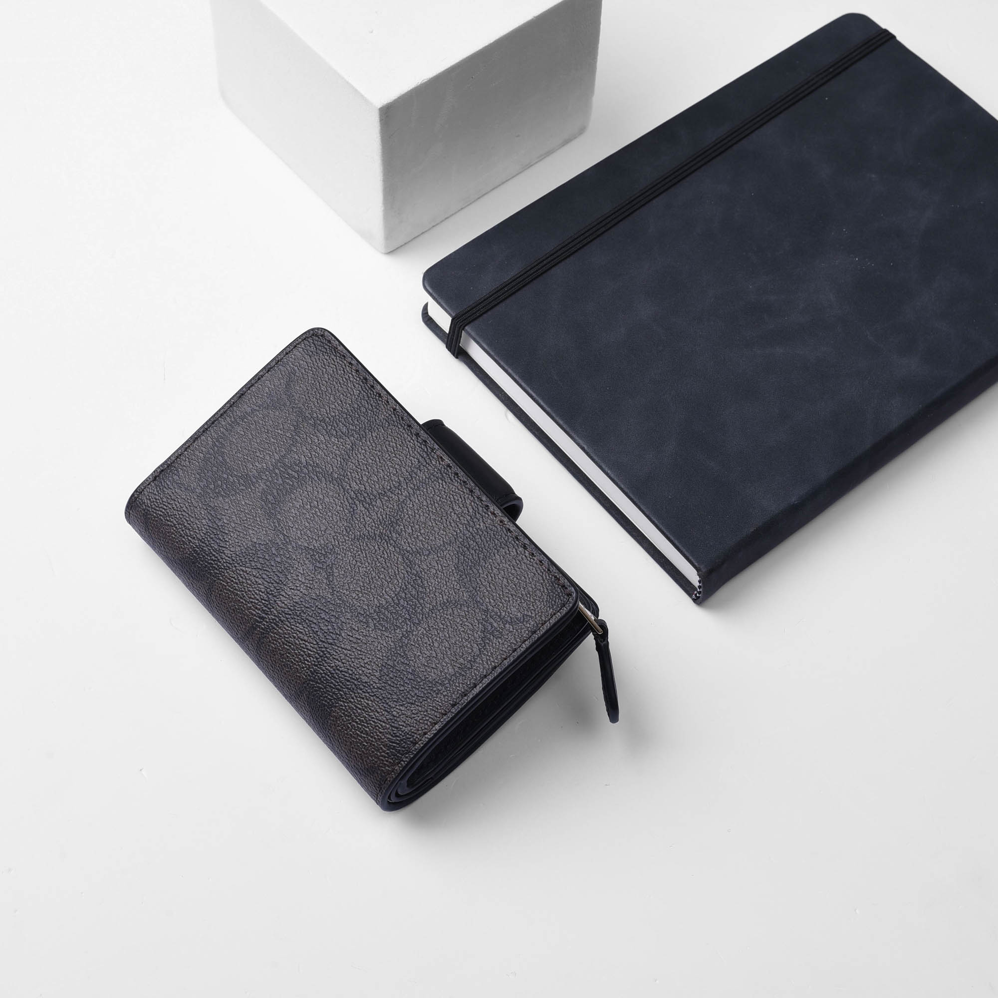 COACH SIGNATURE CORNER MEDIUM ZIP WALLET - DARK BROWN