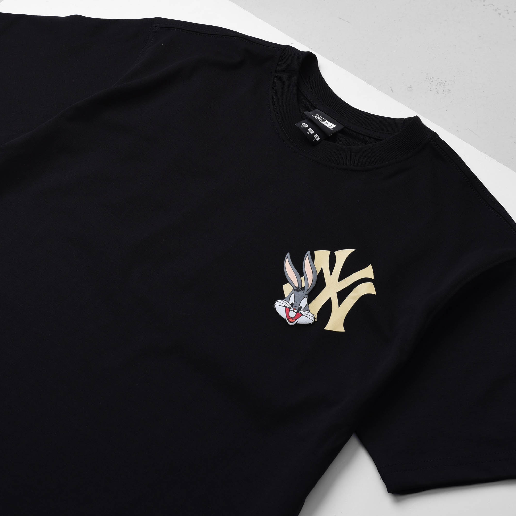 NEW ERA BALLOON RABBIT T-SHIRT - BLACK