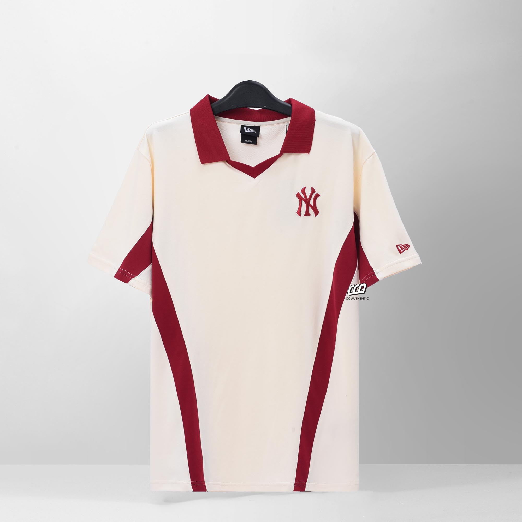 NEW ERA ESSENTIAL NY POLO SHIRT - IVORY/RED