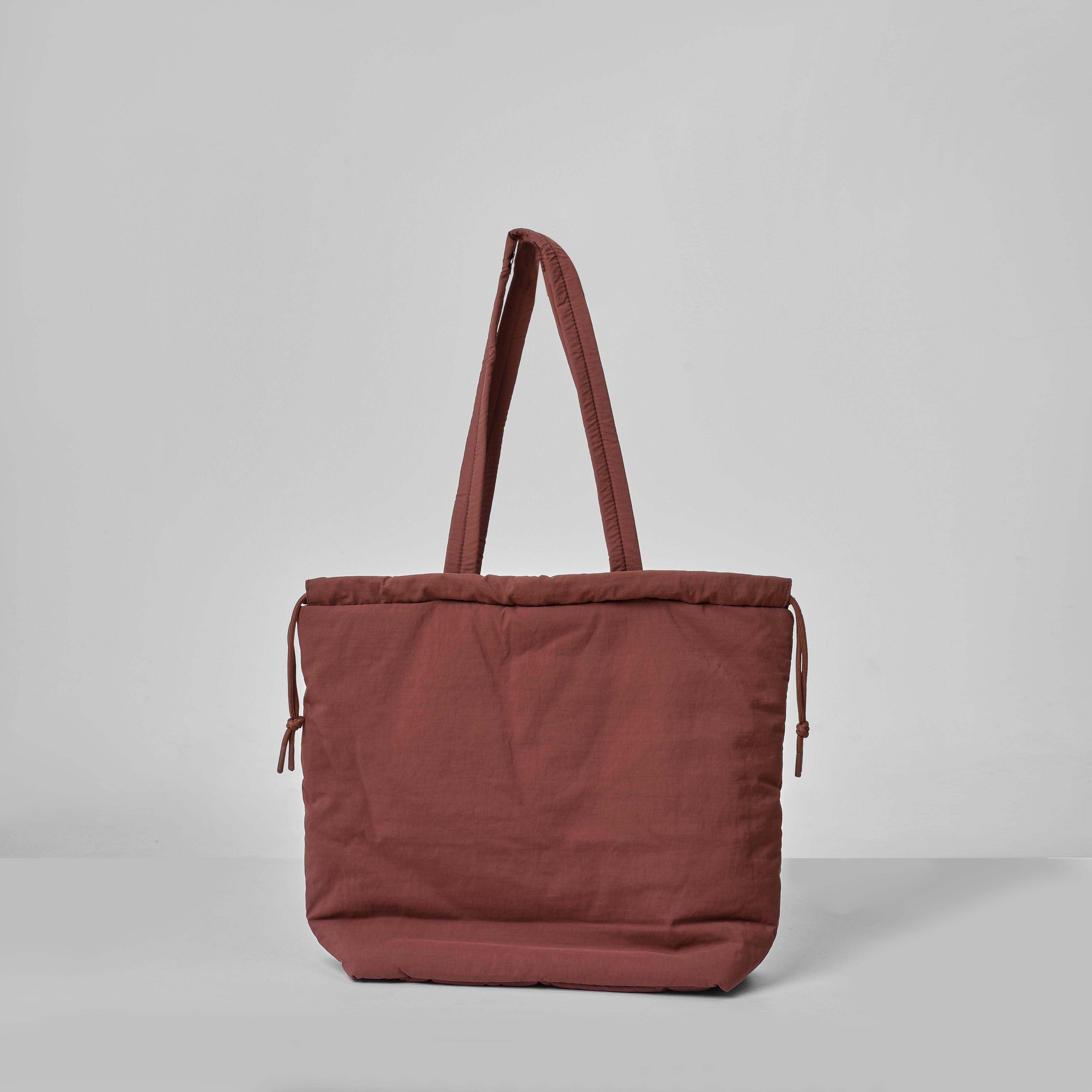 NIKE IMMERSED IN SOLF LINING MEMBER GIFT TOTE BAG - BROWN