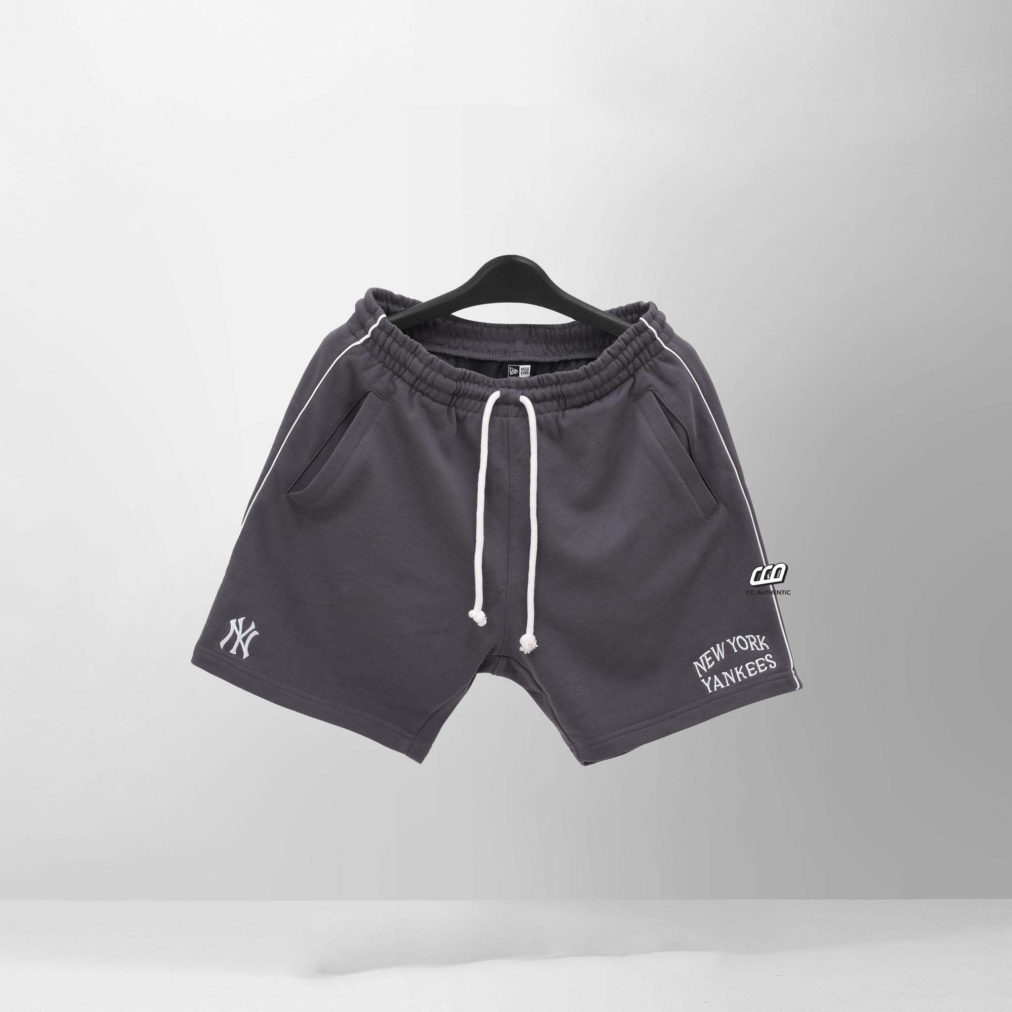 NEW ERA NEYYAN LOGO SHORT - GREY