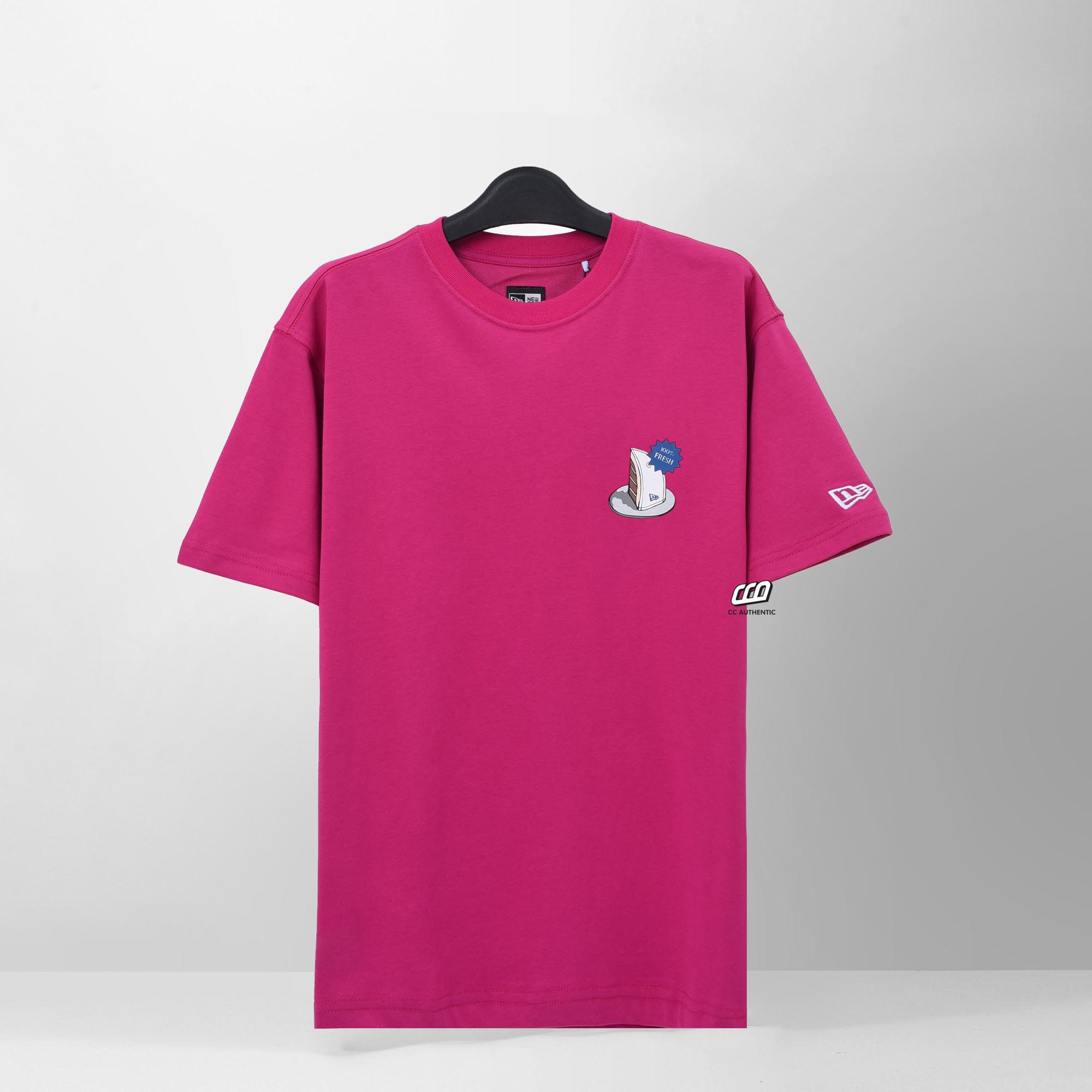 NEW ERA CAP CAKE T-SHIRT - PINK