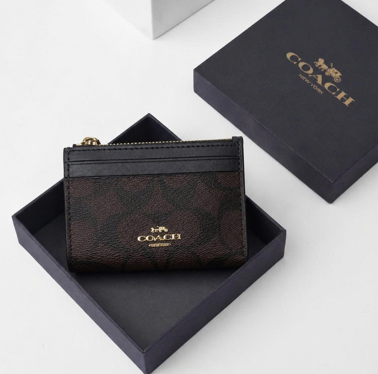 COACH SIGNATURE CANVAS SKINNY ZIP ID CARD - WALNUT