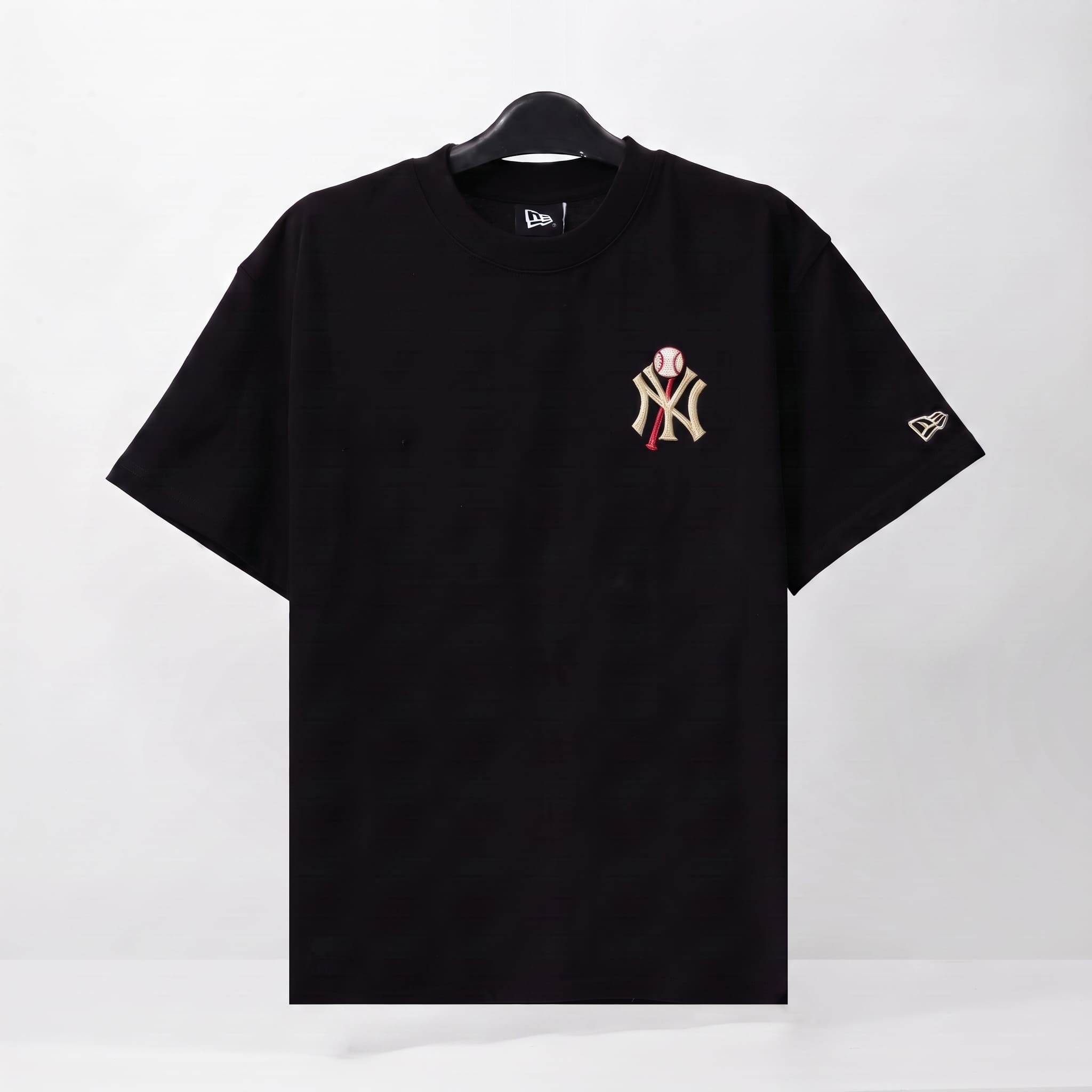 NEW ERA STRIKE T-SHIRT - BLACK