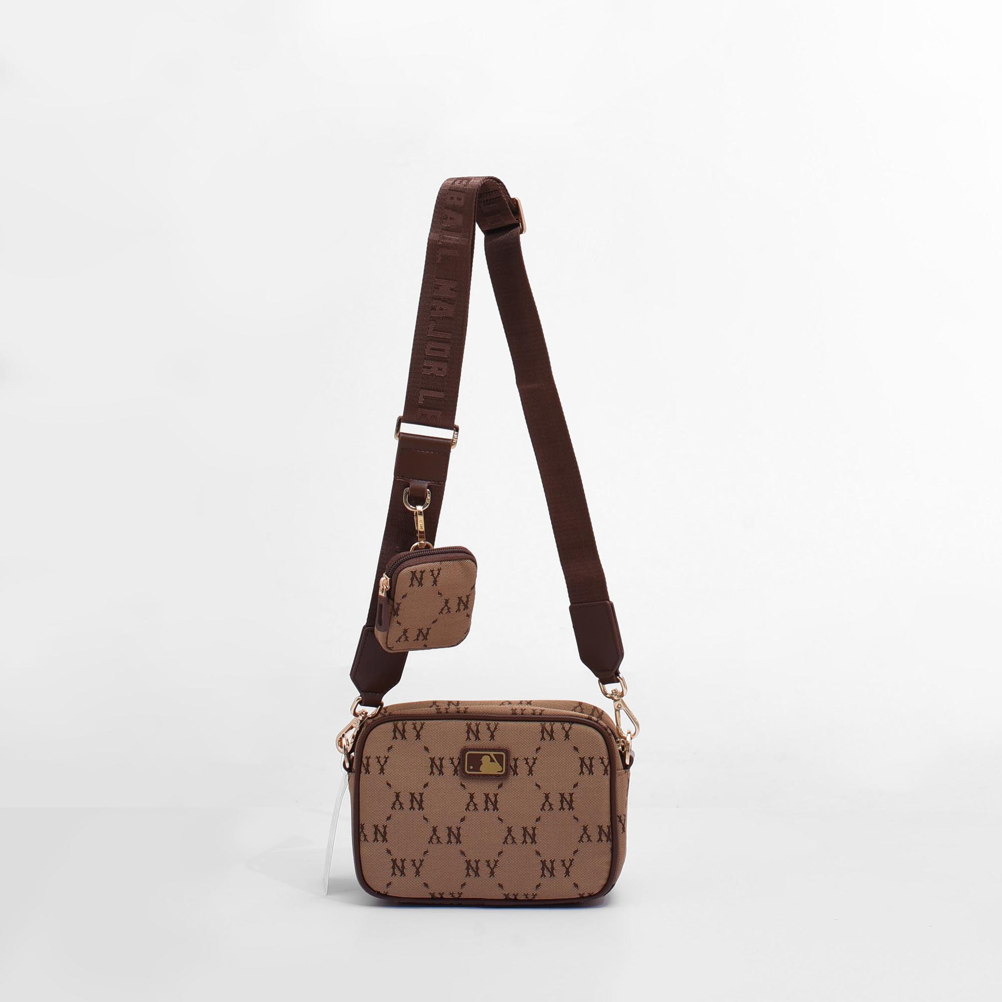 MLB MONOGRAM JACQUARD NY YANKEES CROSS BAG - BROWN