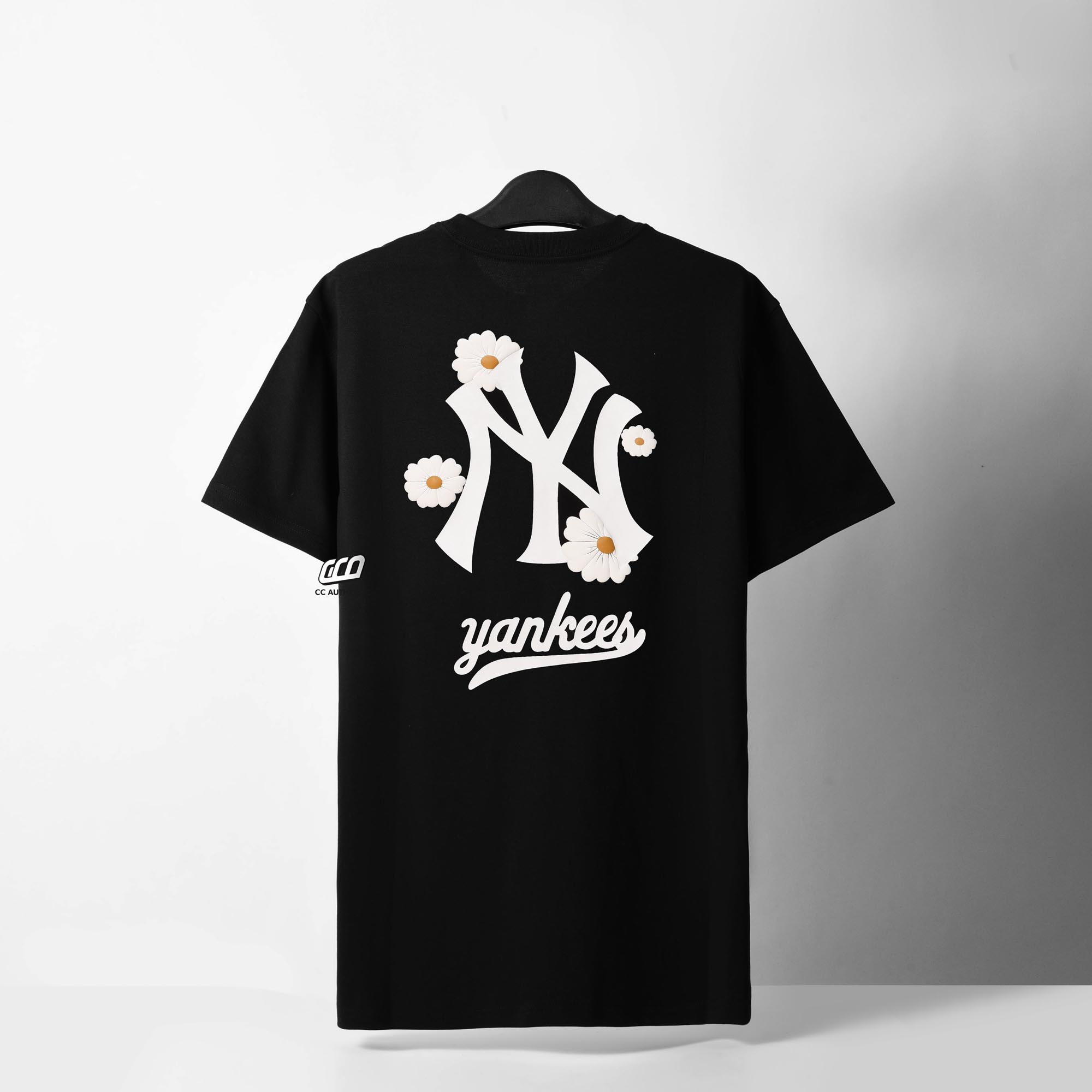 NEW ERA NYYK FLOWERS T-SHIRT - BLACK