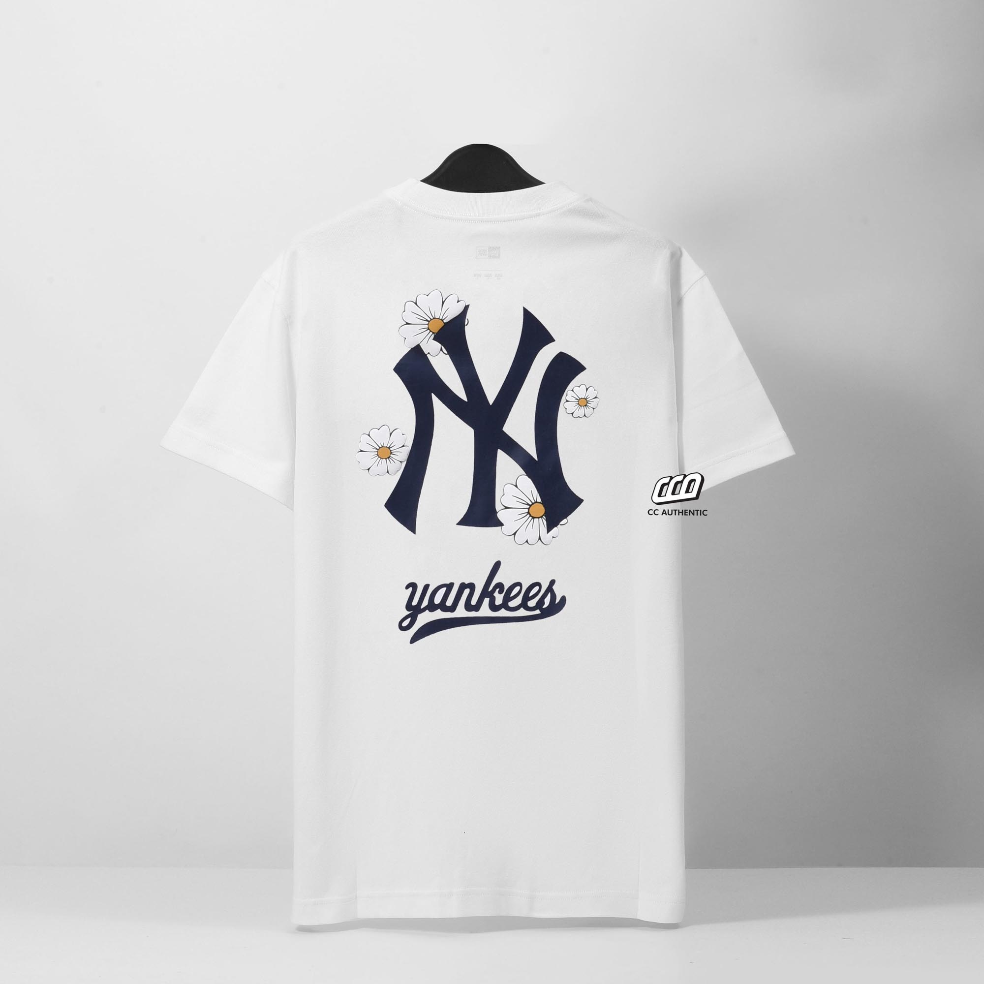 NEW ERA NYYK FLOWERS T-SHIRT - WHITE